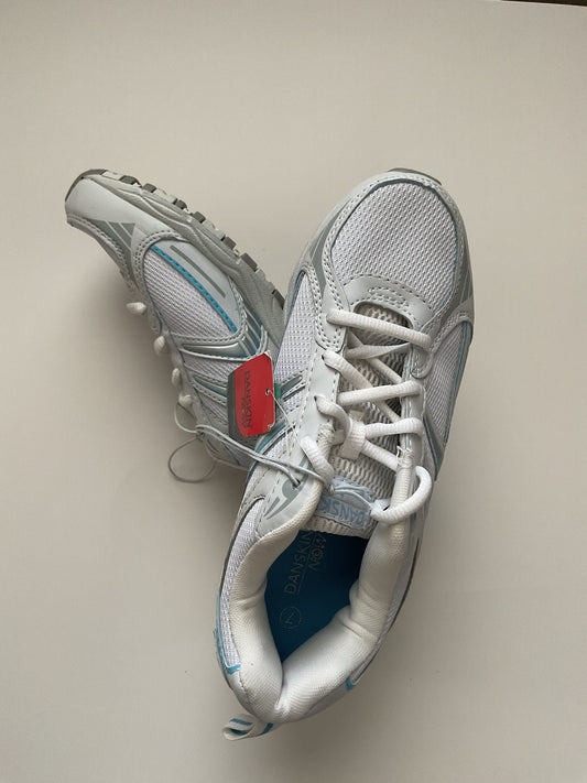 NWT Danskin Now Nature Tex Athletic Women’s Tennis Shoes Size 7.