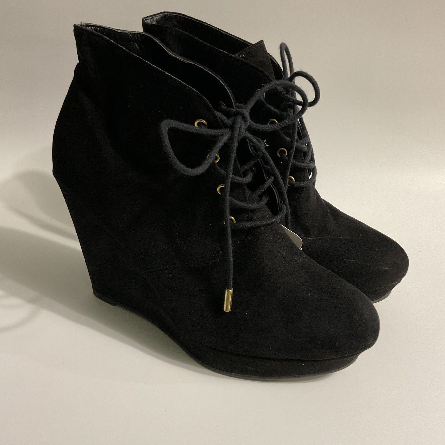 Forever 21 Platform Black Women’s Booties With Laces Size 9 1/2.