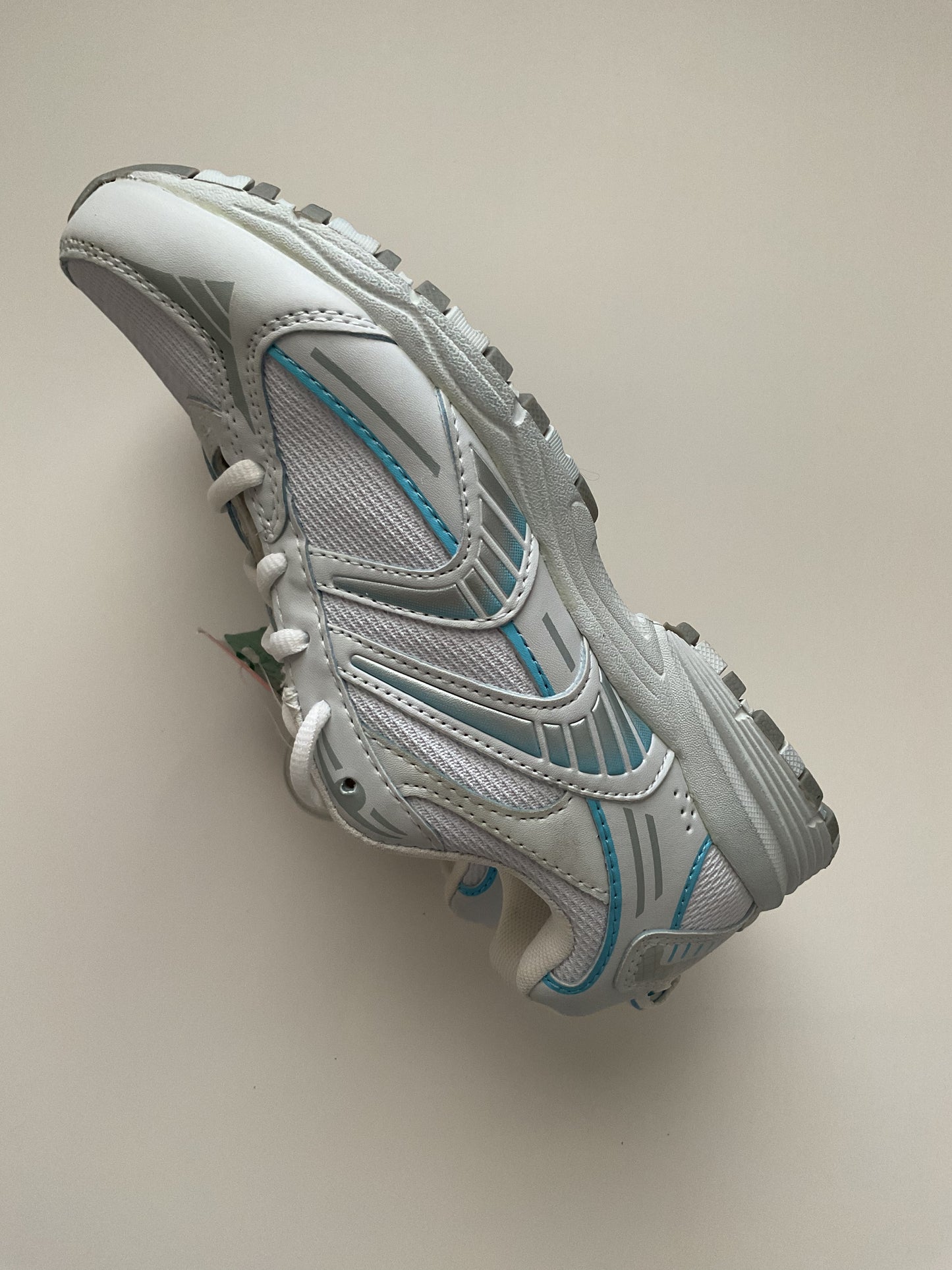 NWT Danskin Now Nature Tex Athletic Women’s Tennis Shoes Size 7.