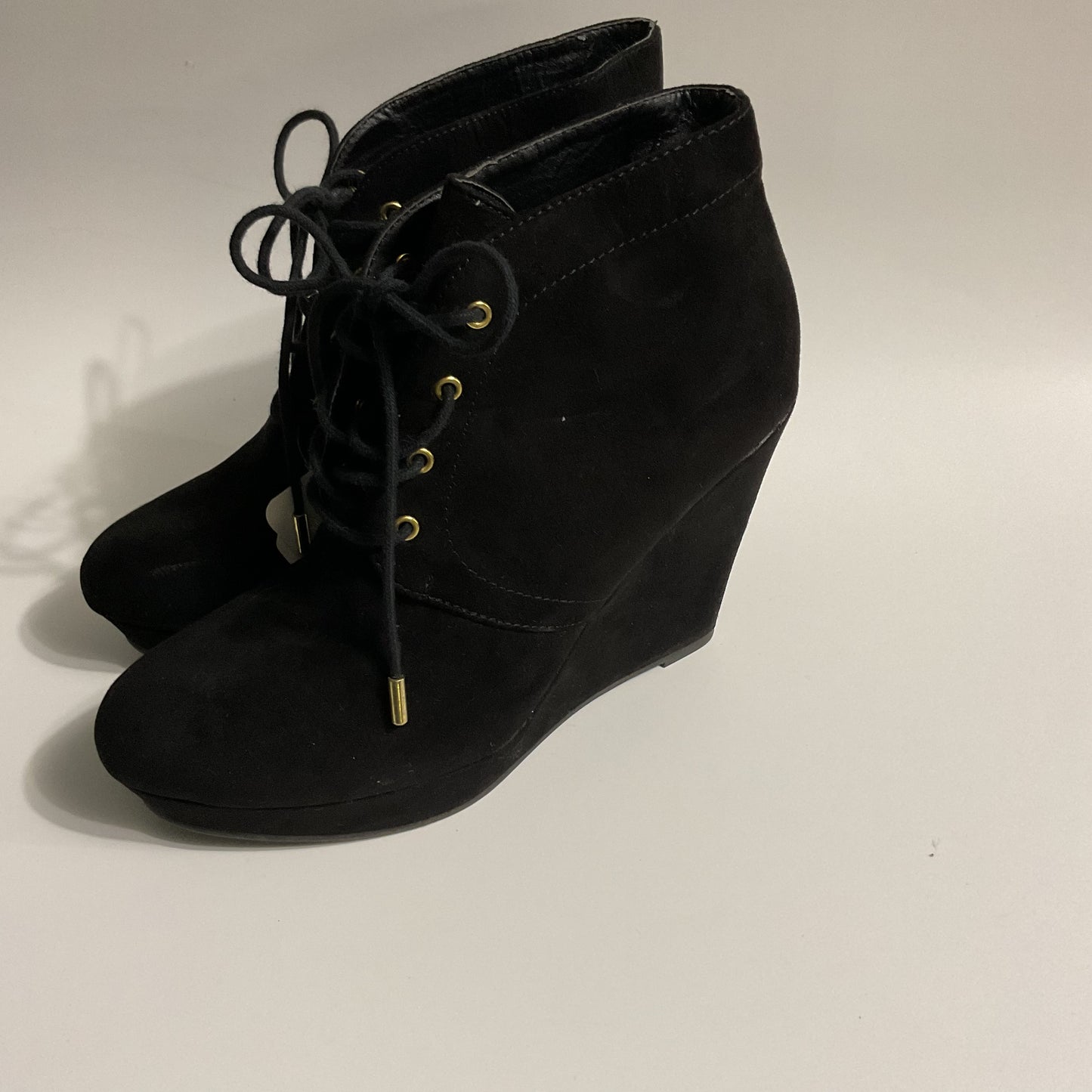 Forever 21 Platform Black Women’s Booties With Laces Size 9 1/2.