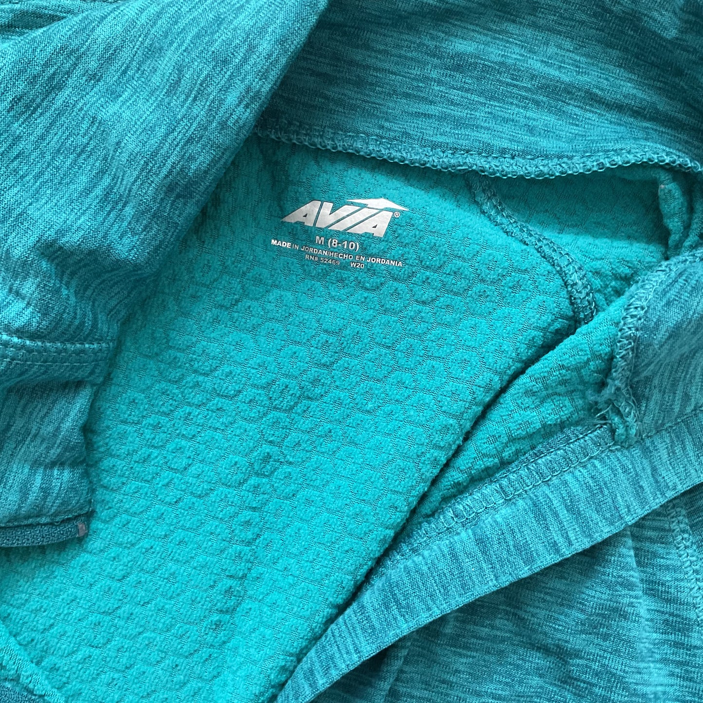 Avia Women’s Pullover Sports Top Size M.