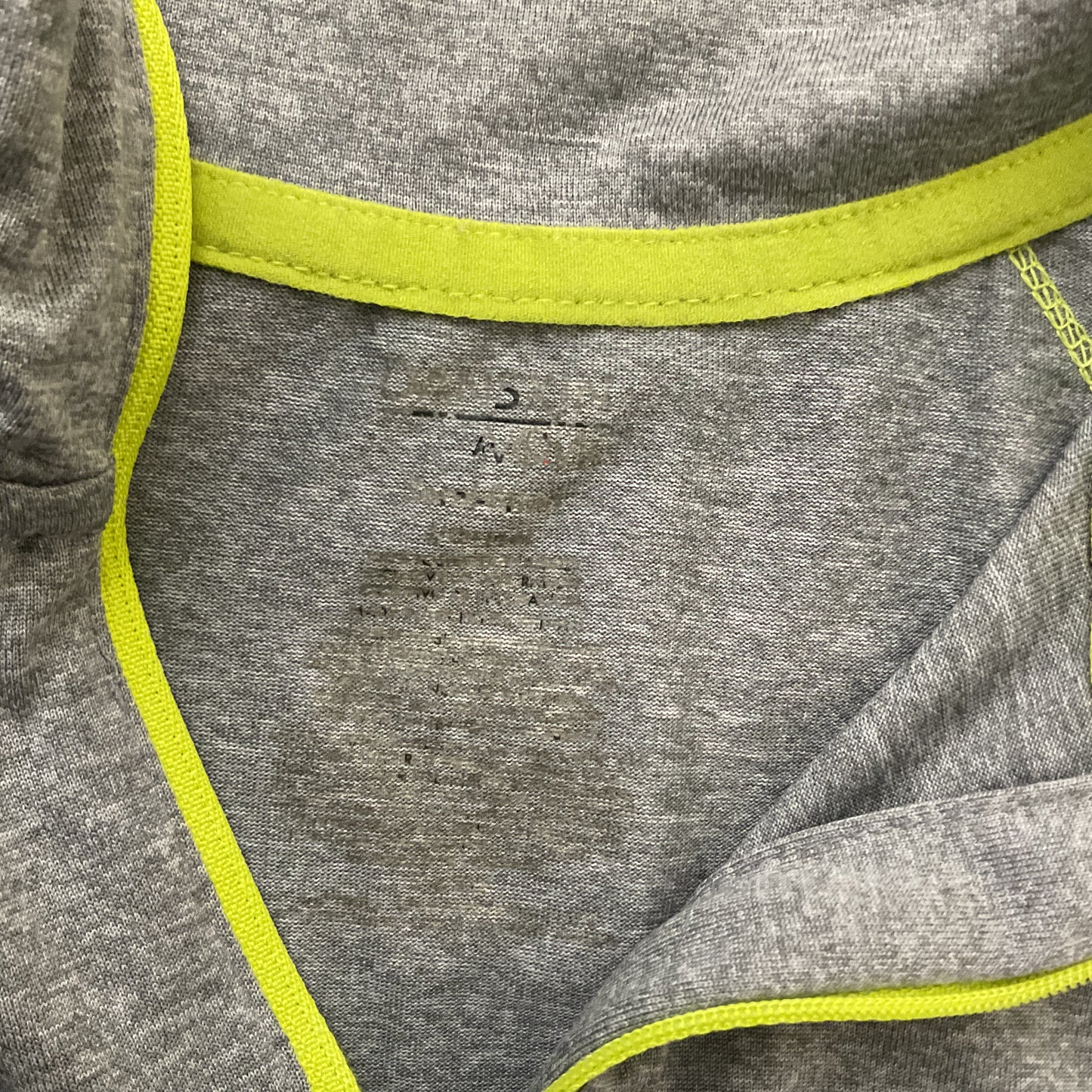 Danskin Dry & More Sports Women’s Top Size M.
