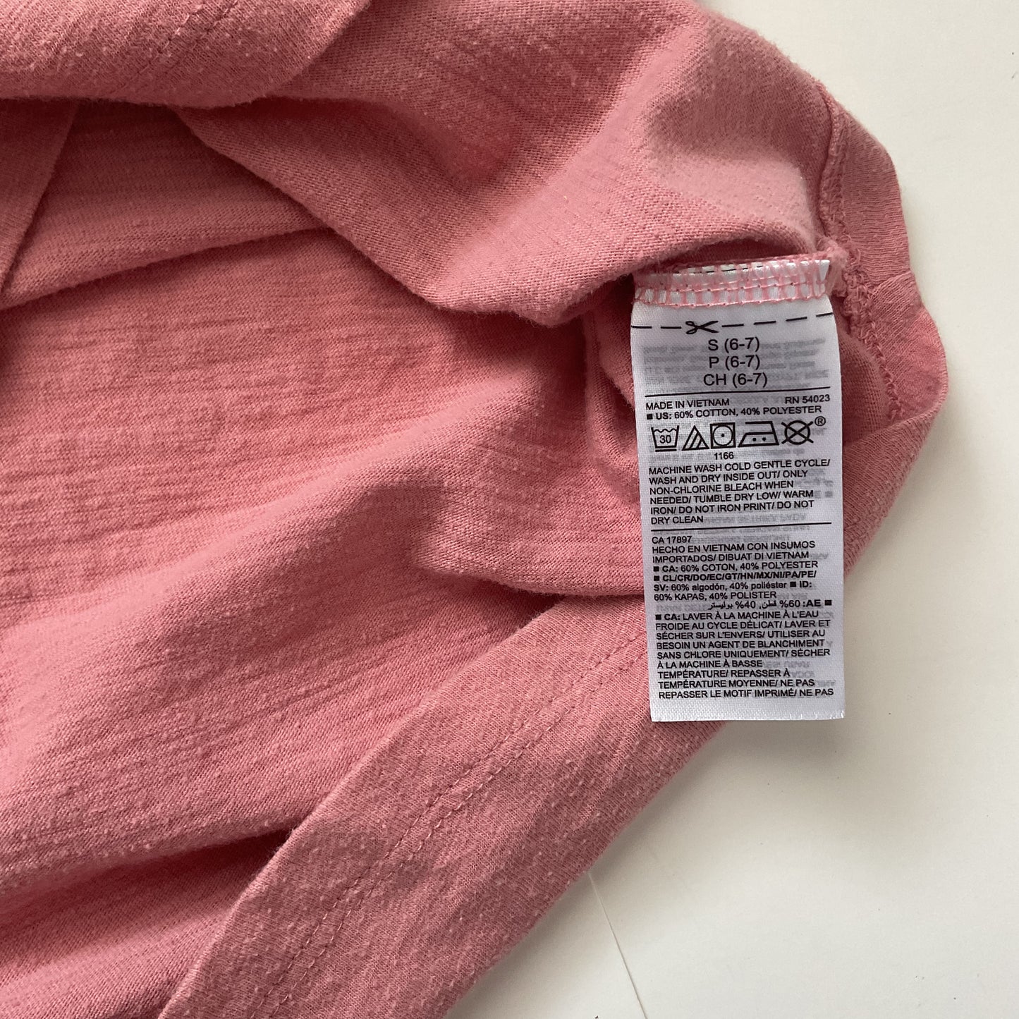 Old Navy Basic Girls T-shirt Size S(6-7).