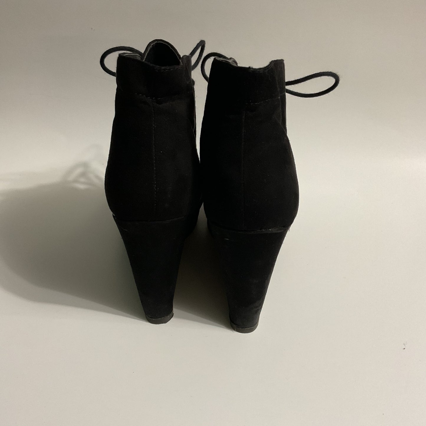 Forever 21 Platform Black Women’s Booties With Laces Size 9 1/2.
