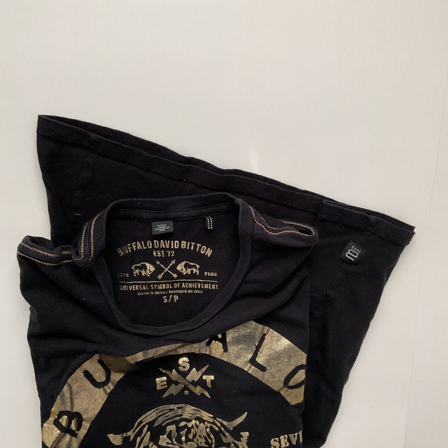 Buffalo David Bitton Est 72 Golden Graphic Designer Men’s T-shirt Size S.