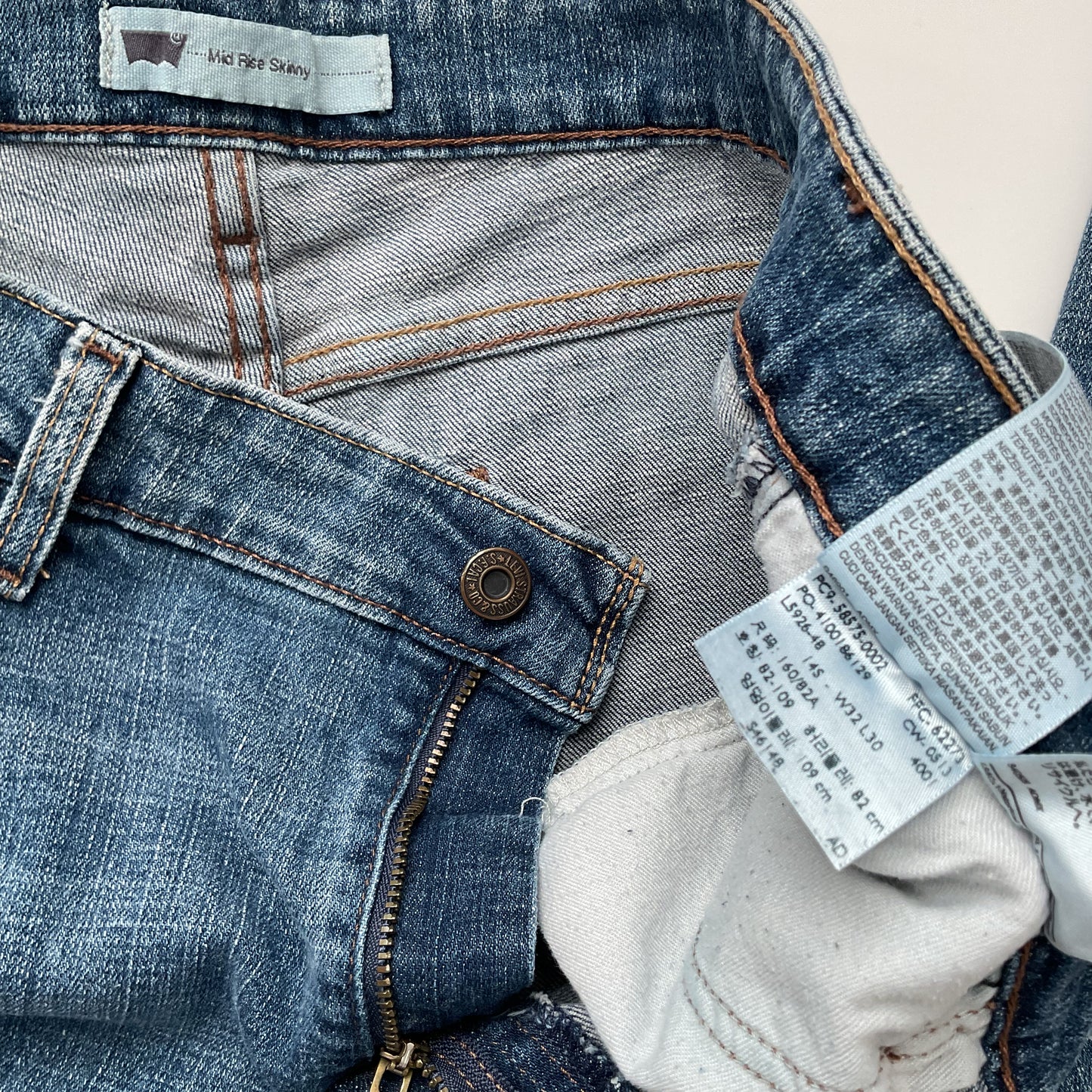 Levi’s Mid-rise Skinny Women’s Jeans Size 12.