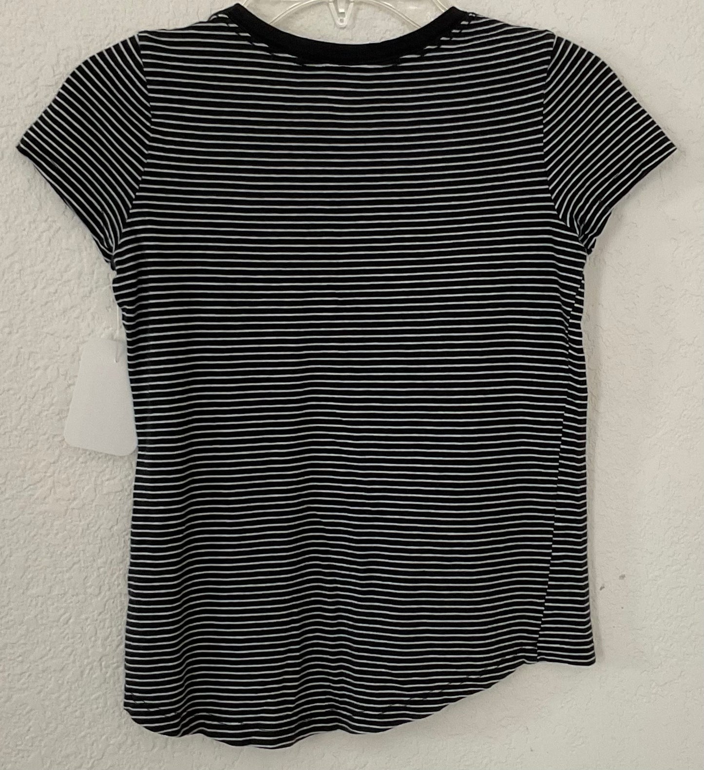 Basic Old Navy Girls T-shirt Size S(6-7)