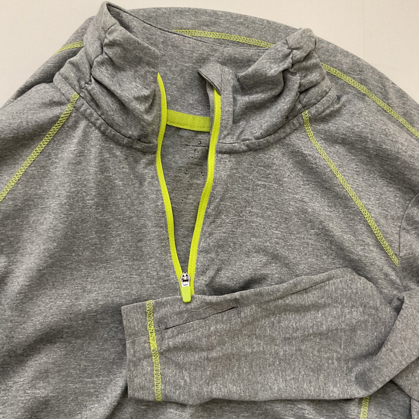 Danskin Dry & More Sports Women’s Top Size M.