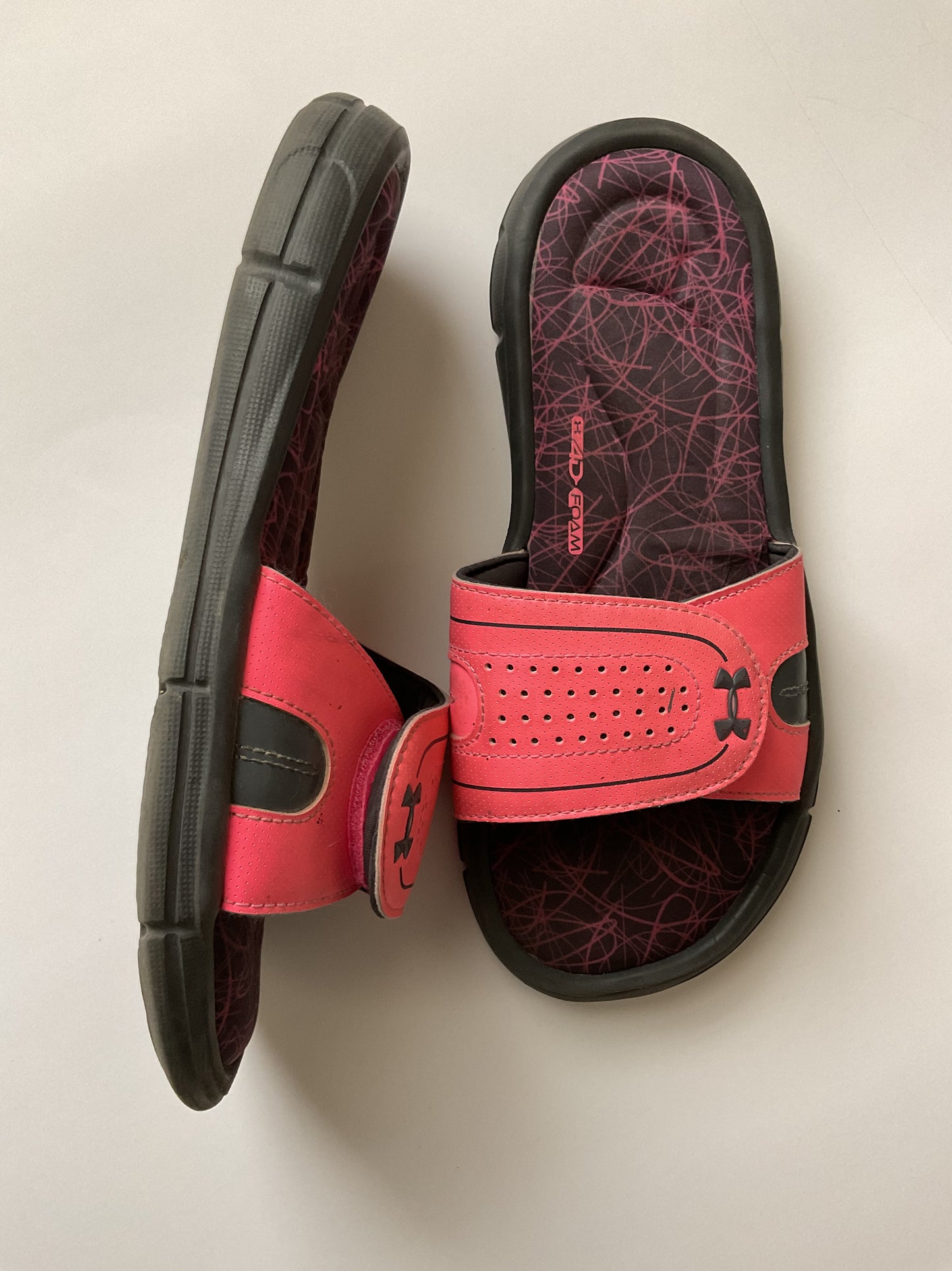 Under Armor Padded Sandals Size 7.