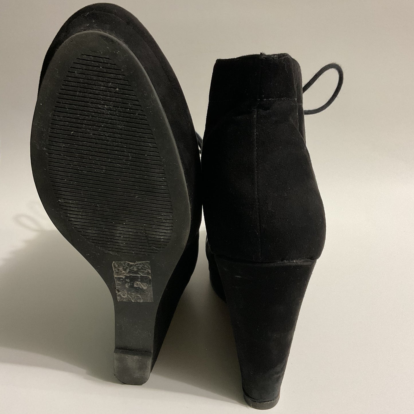Forever 21 Platform Black Women’s Booties With Laces Size 9 1/2.