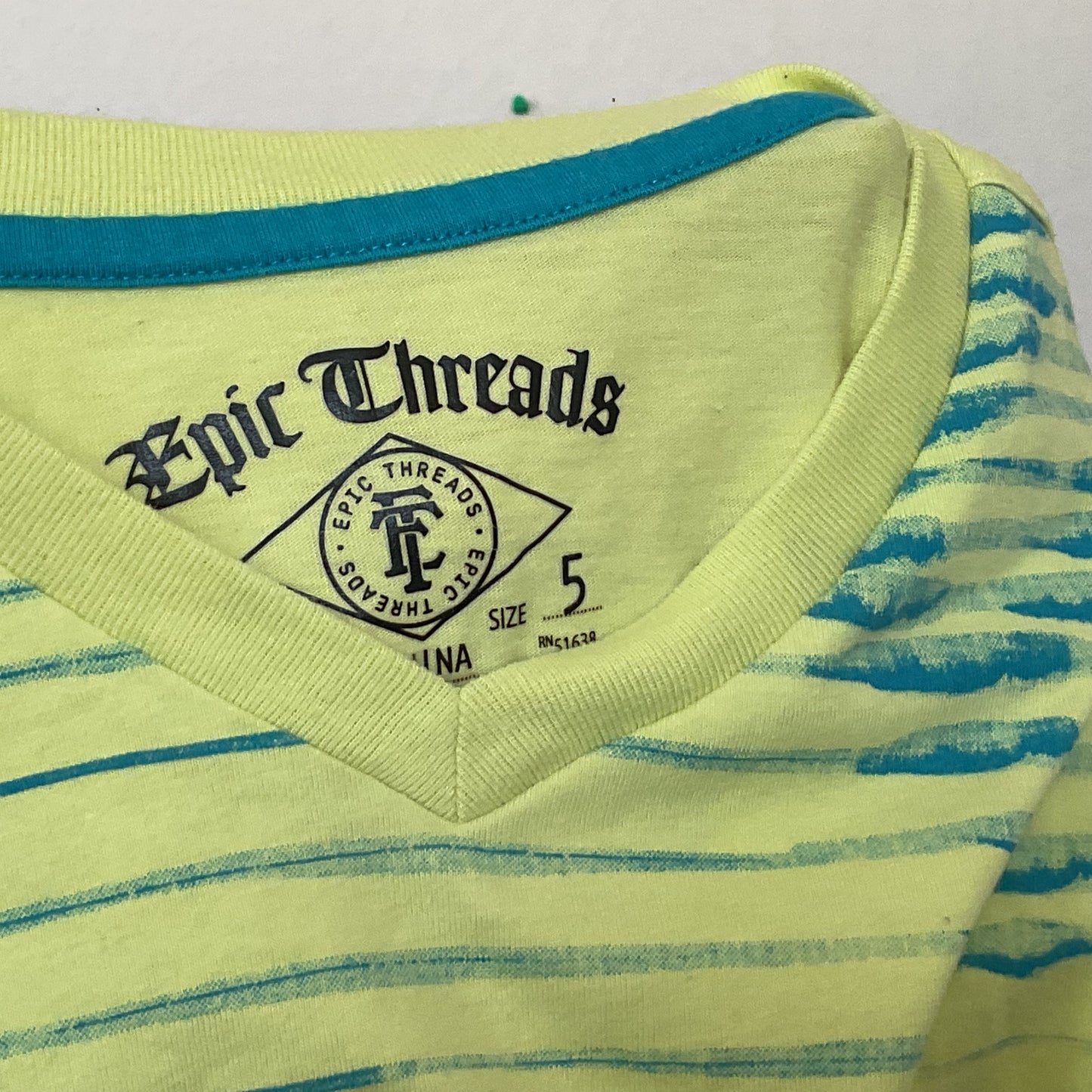 Epic Treads Children’s Graphic T-Shirt Size 5.