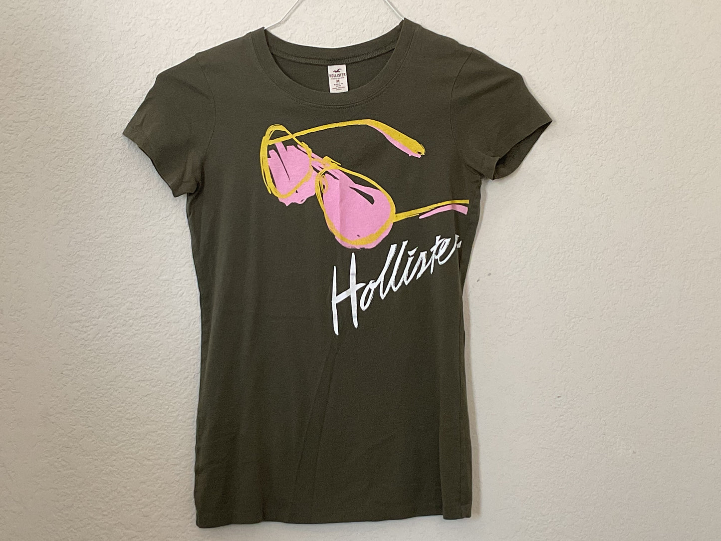 Hollister Sunglasses Graphic Women’s T-Shirt Size M.
