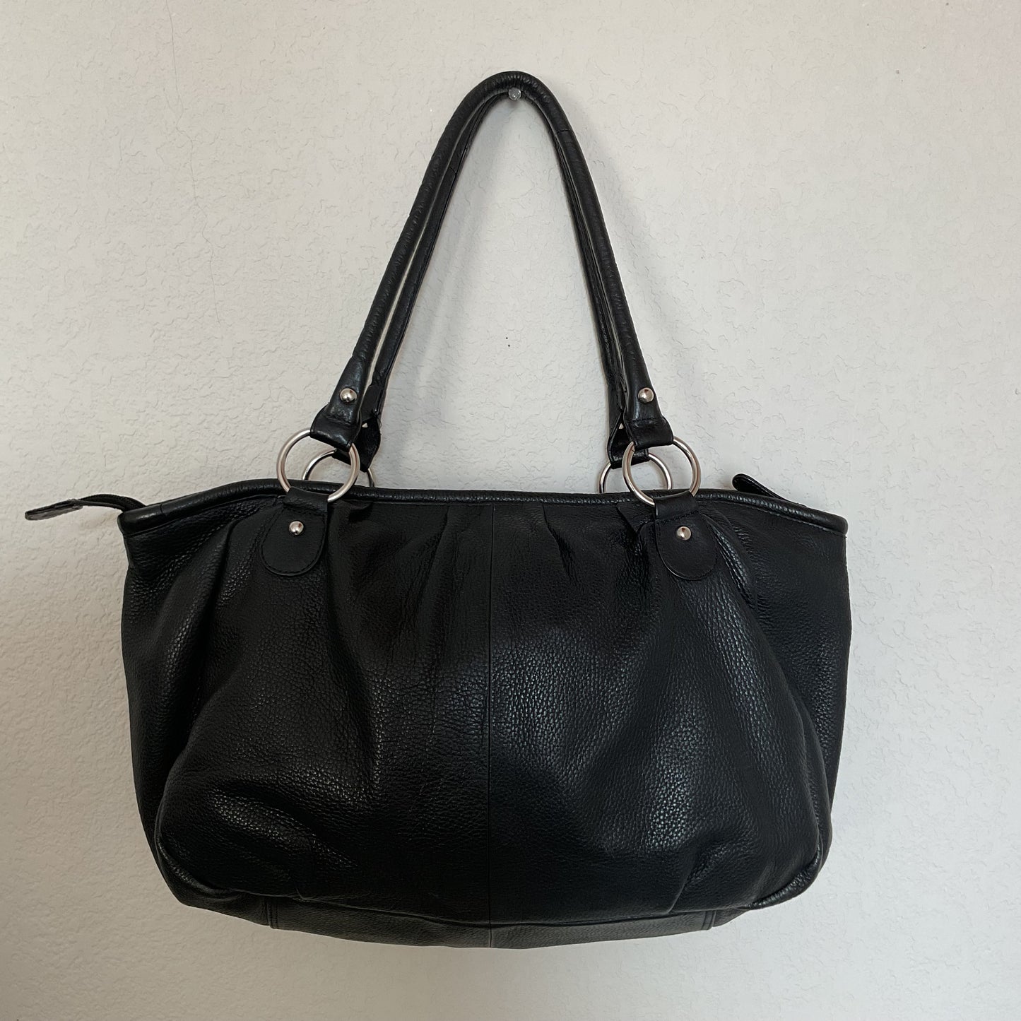 Vintage Mapleleaf Accessories Black Leather Shoulder Bag.