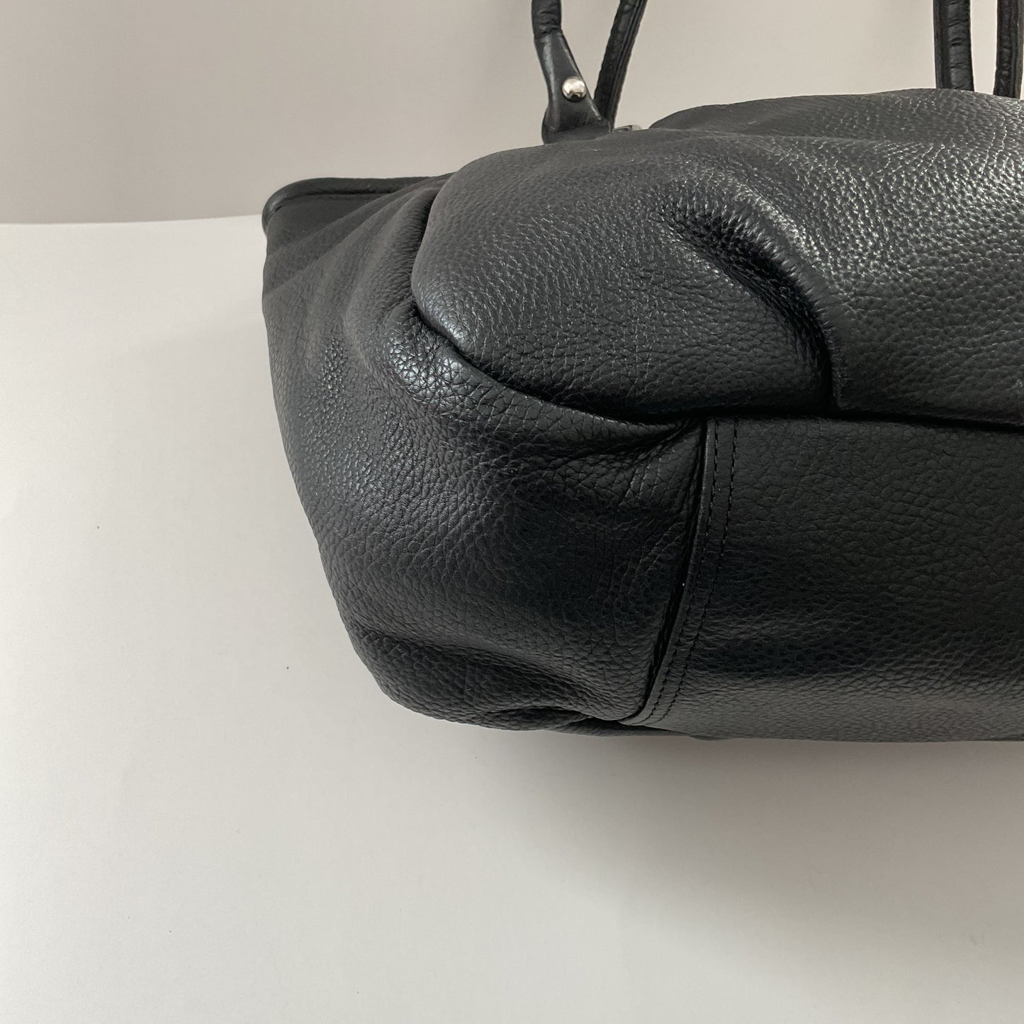 Vintage Mapleleaf Accessories Black Leather Shoulder Bag.