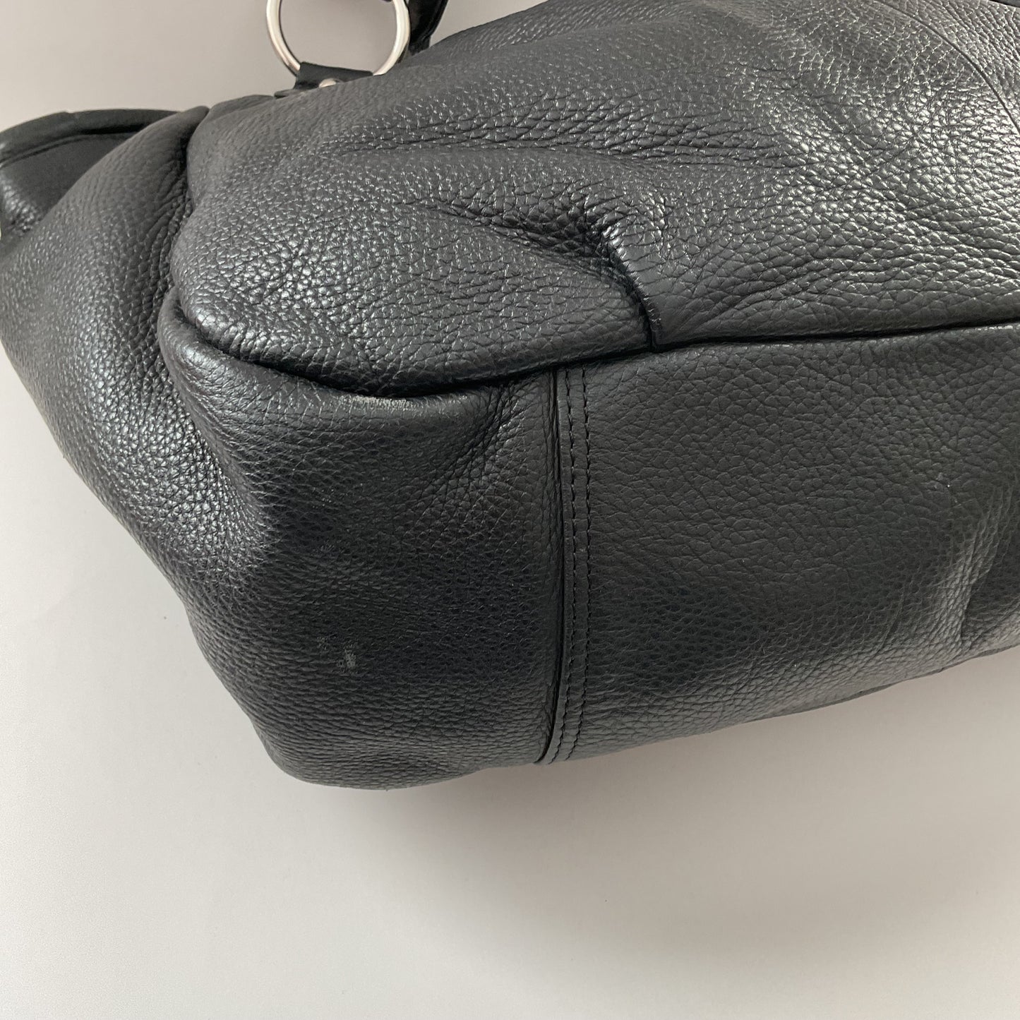 Vintage Mapleleaf Accessories Black Leather Shoulder Bag.