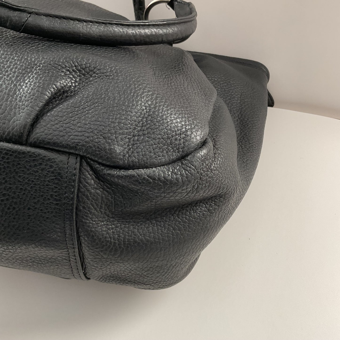 Vintage Mapleleaf Accessories Black Leather Shoulder Bag.