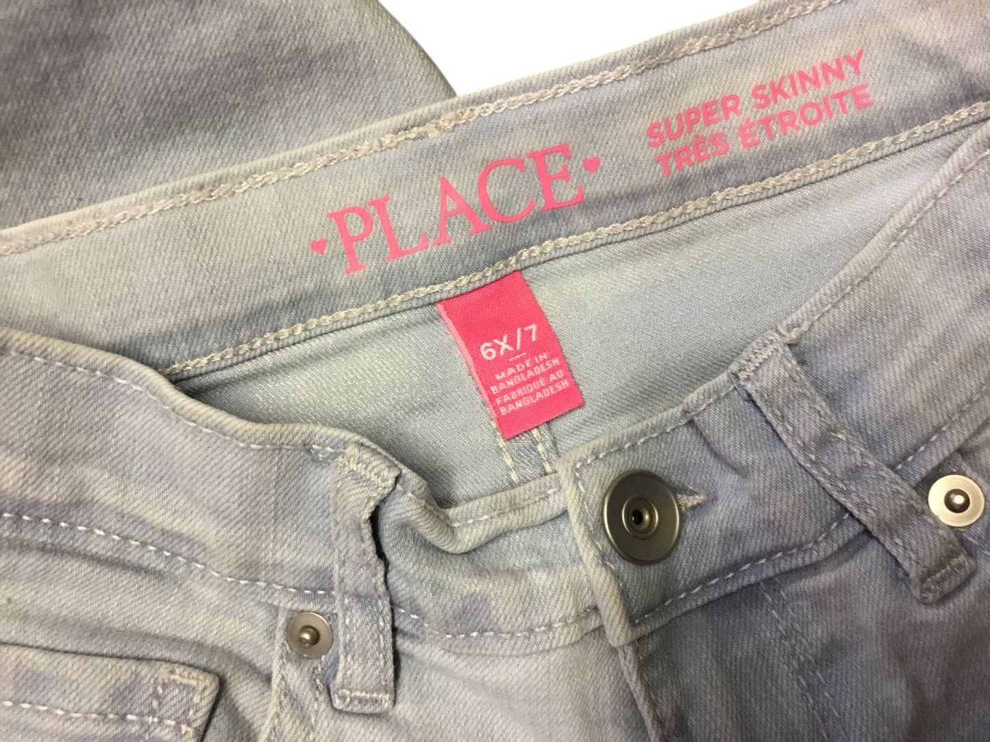 Place Light-Colored Girl's Pants