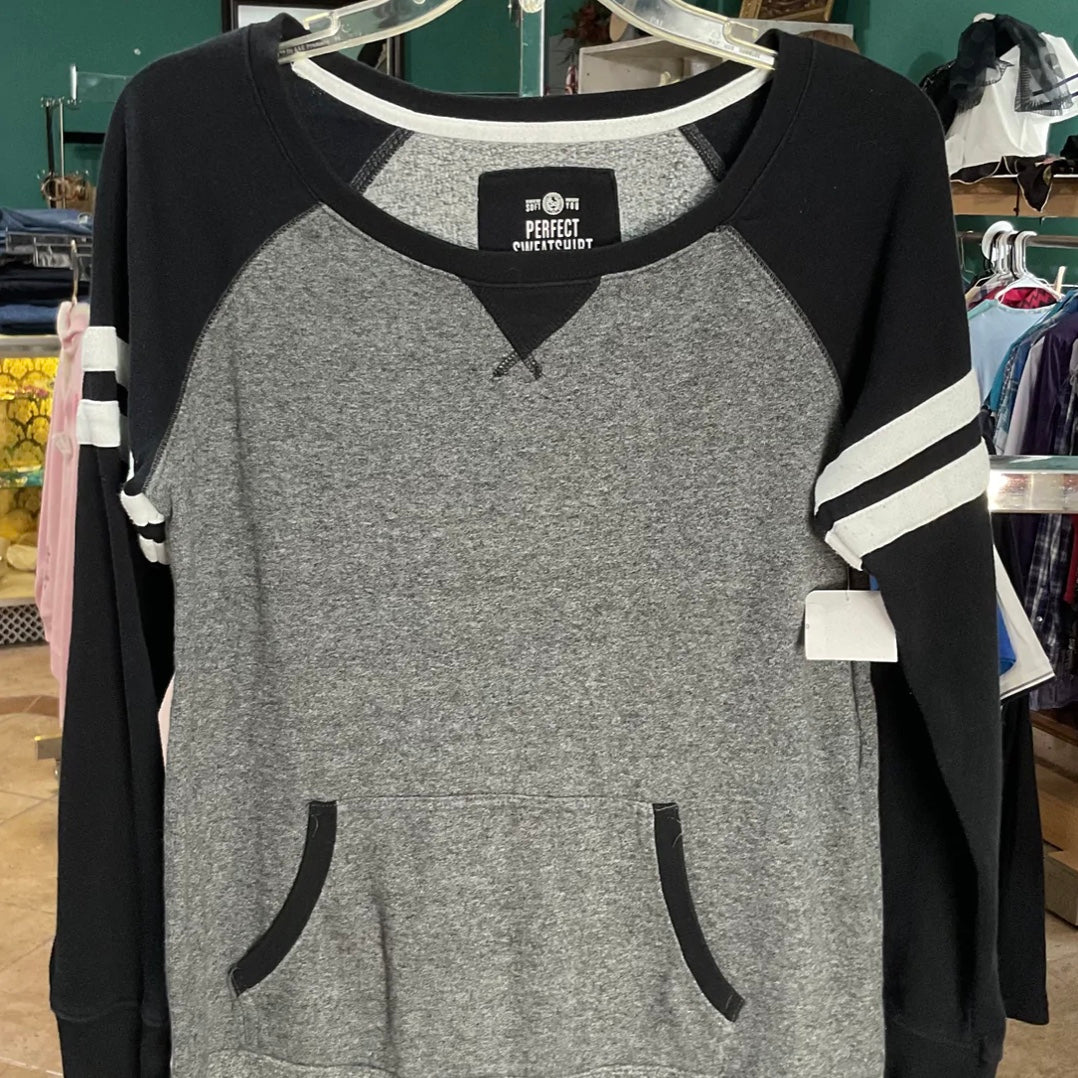 SO Perfect Pullover Sweatshirt Size M