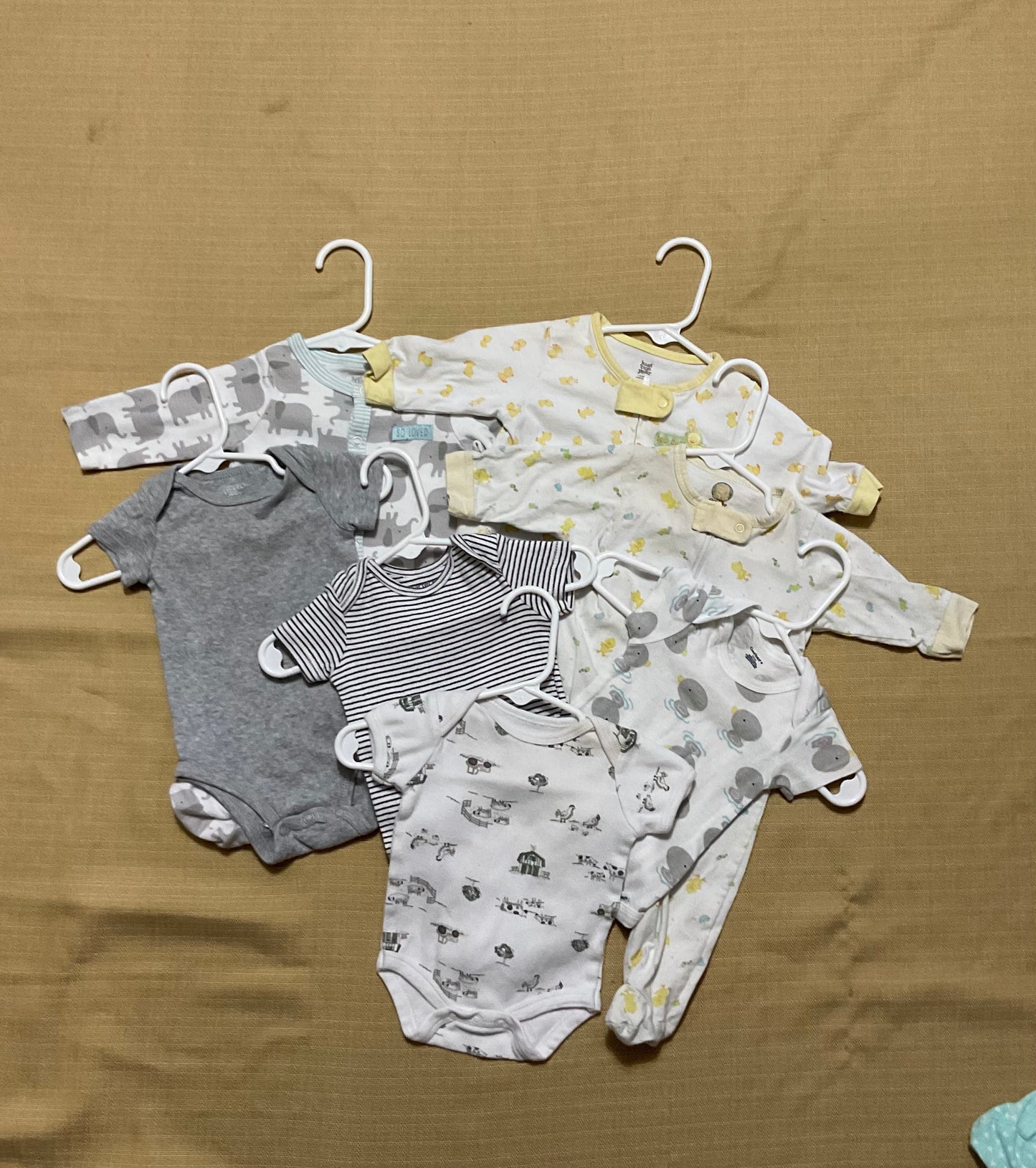 Neutral Themed 7 Piece Baby Wardrobe Size 0-3 Months