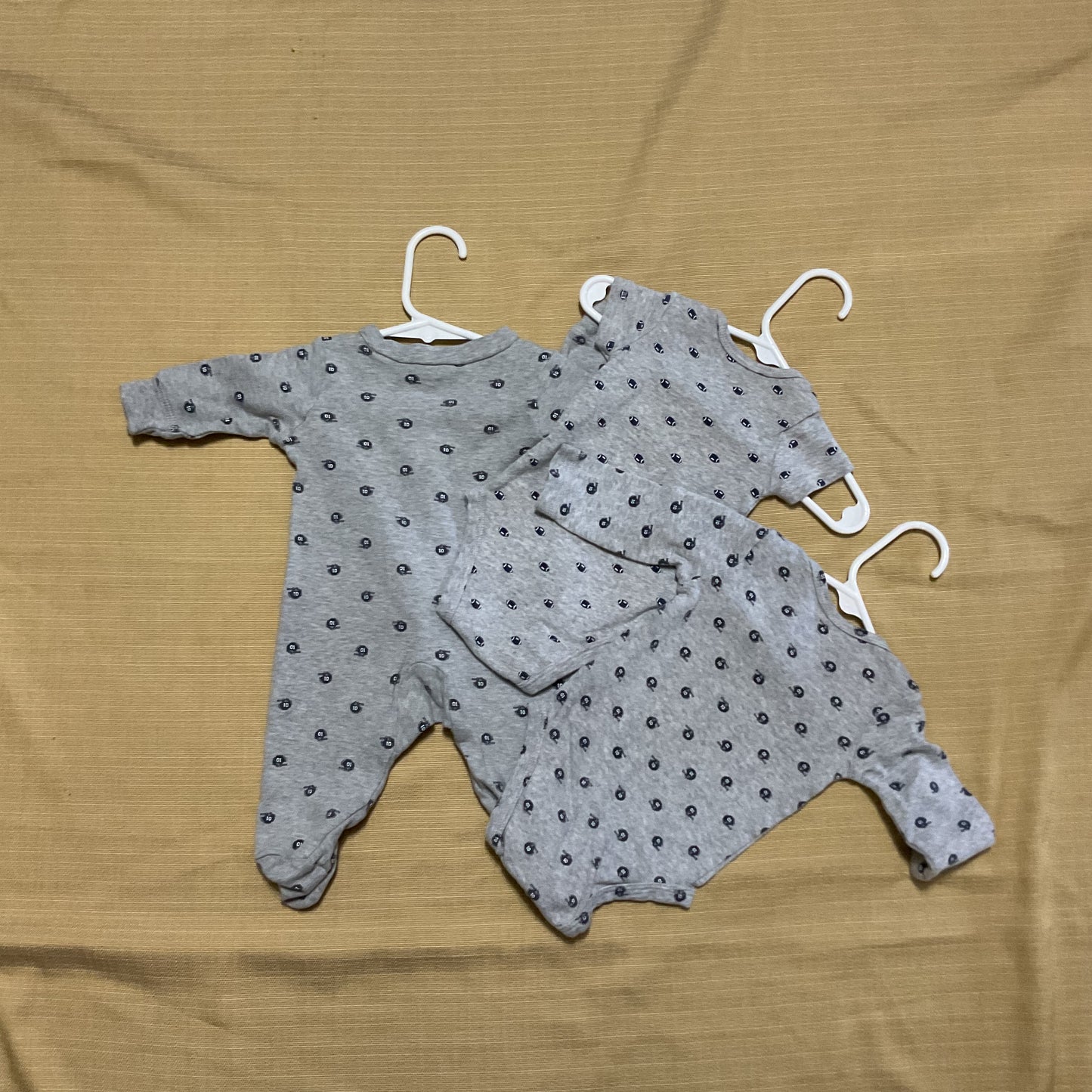 Carters 3 Piece Baby Boy Long Sleeve Short Sleeve Onesies Size 0-3 Months