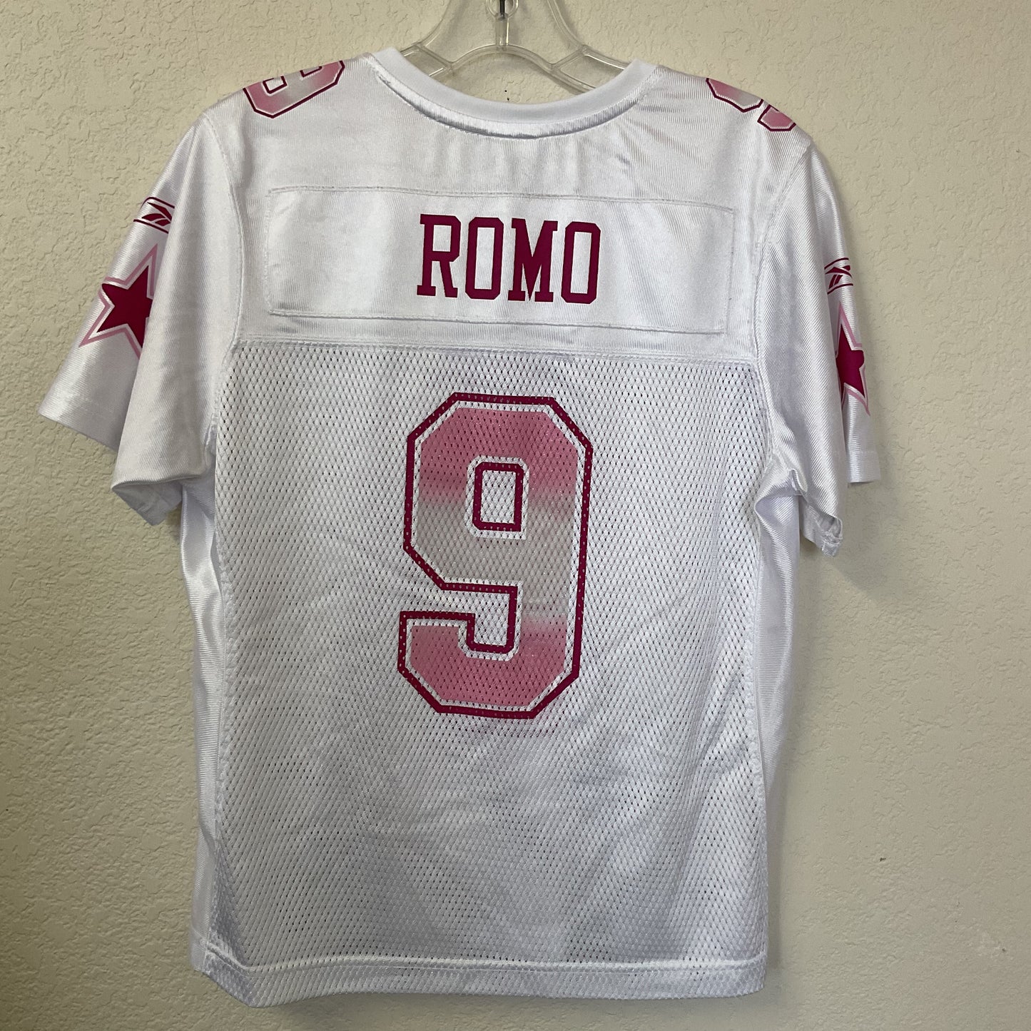 Vintage NFL RBK Romo Cowboys Women’s Fan Shirt Size M.