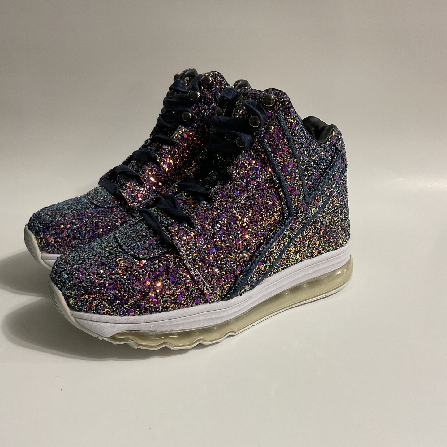 NWOT Y-R-U Qosmo Aiire Glitter Purple Women’s Tennis Shoes Size 6.