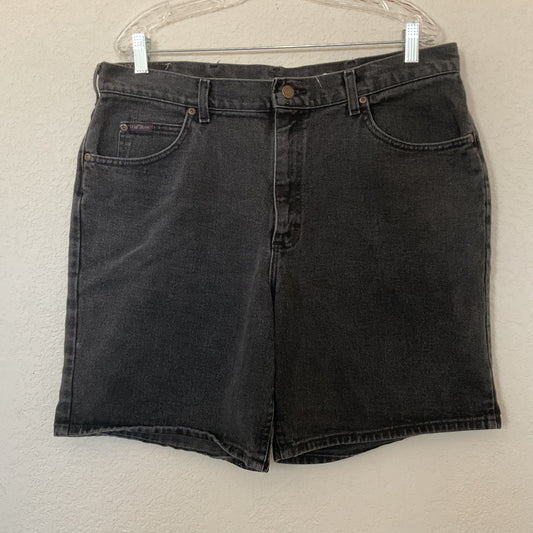 Vintage Lee Women’s Plus Denim Shorts Size 16.