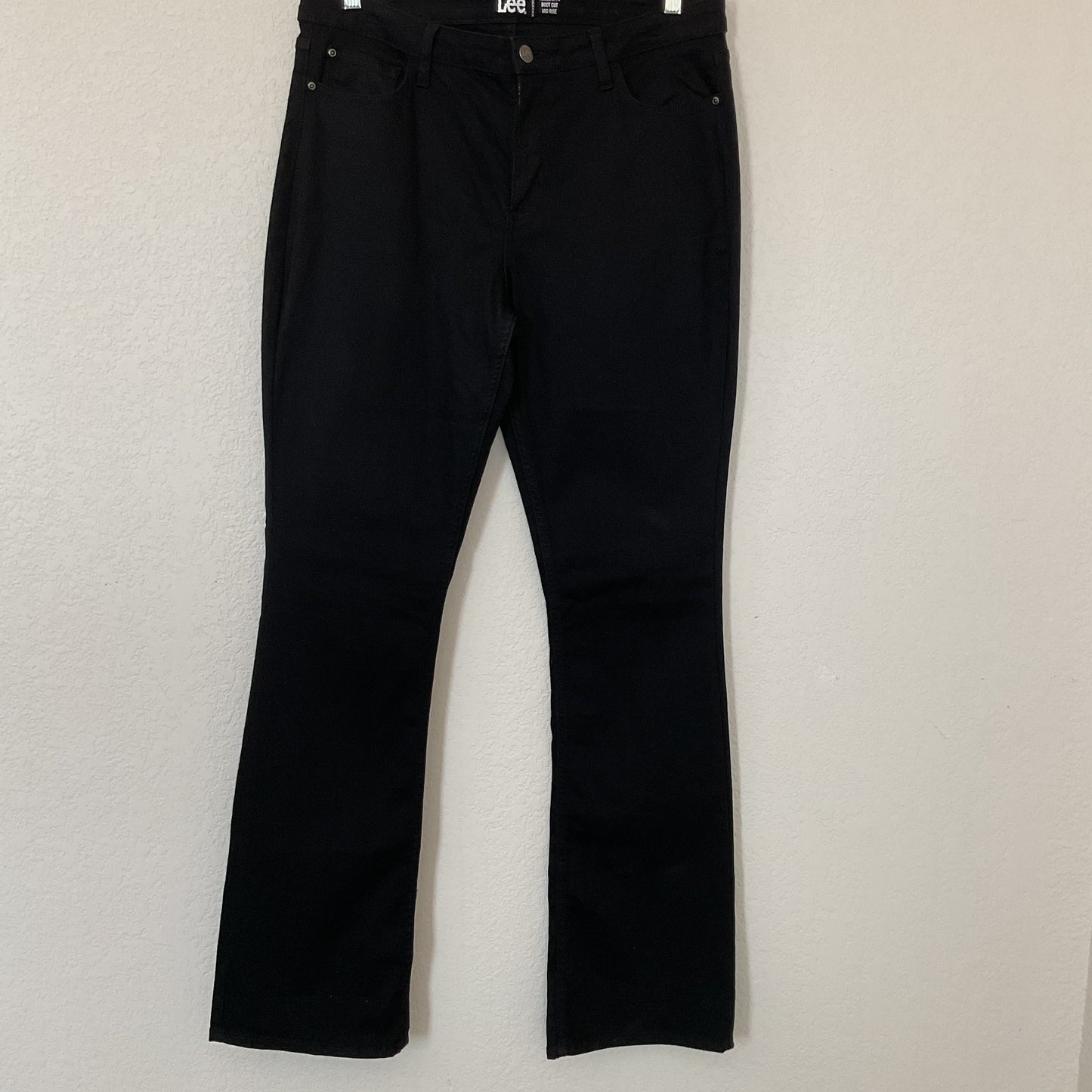 Lee Regular Fit Boot Cut Mid Rise Woman’s Plus Jeans Size 14L.