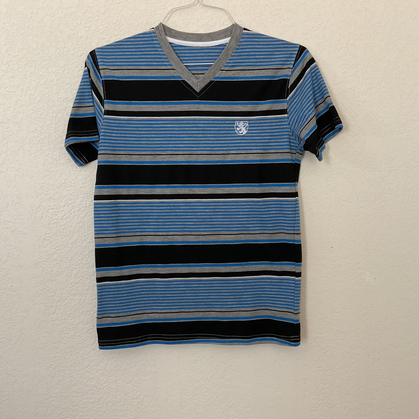 Basic V Neck Striped Blues Kids T-shirt Size L.