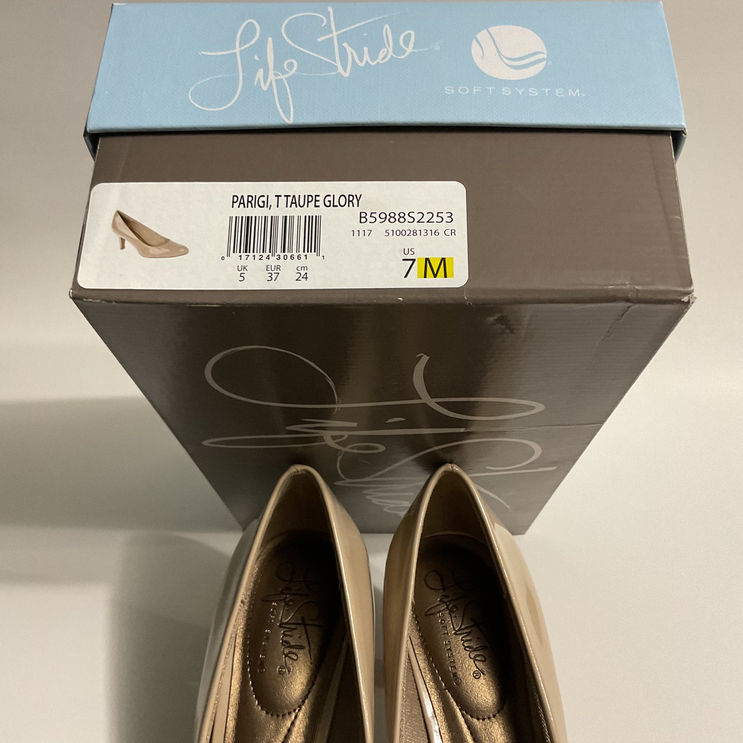 NWOT Life Stride Parigi Women’s Soft Classic Round Tip Shoes Size 7M