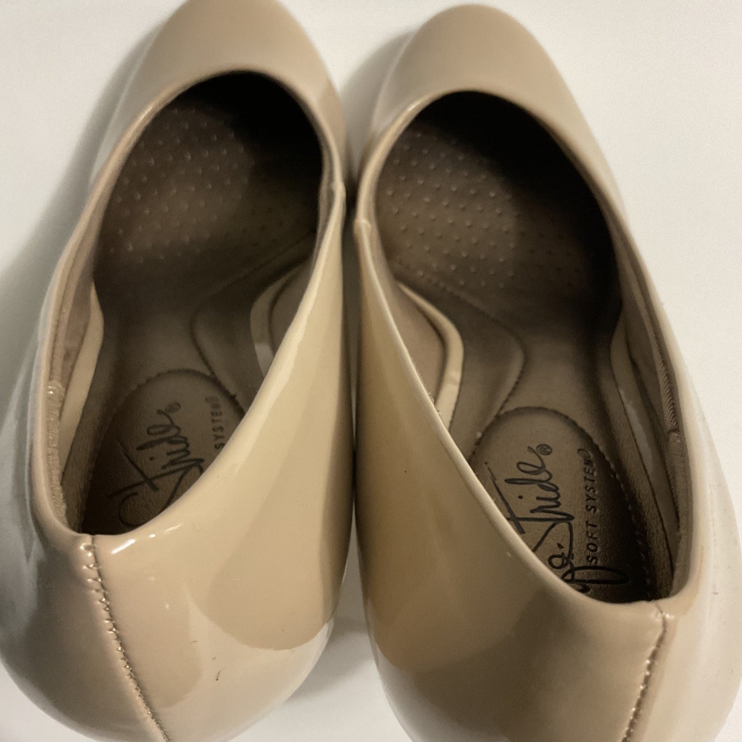 NWOT Life Stride Parigi Women’s Soft Classic Round Tip Shoes Size 7M