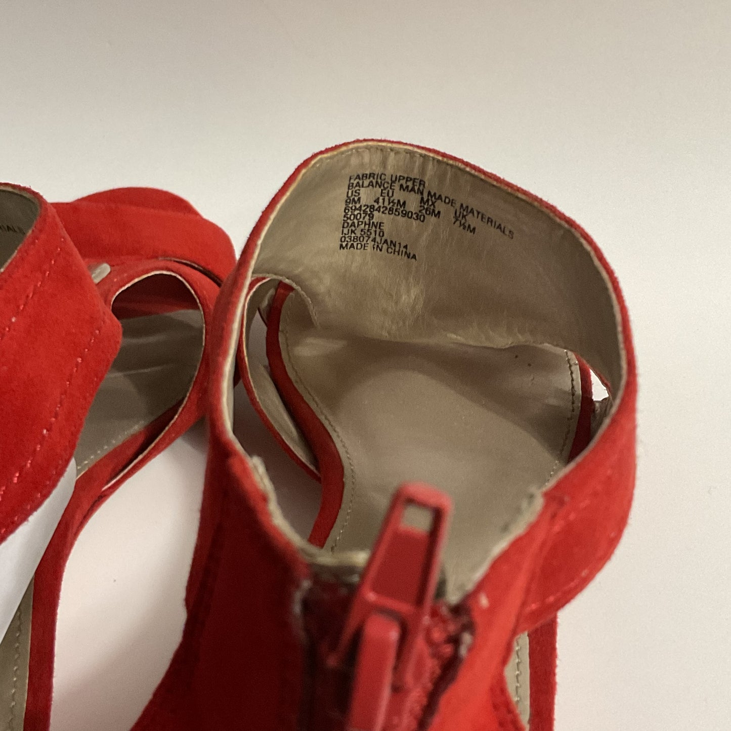 Jacklyn Smith Women’s Red Dress Sandals Size 9M.