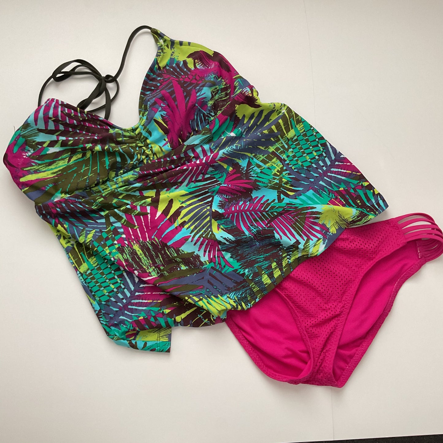 Mossimo Leaves Women’s Swimming 2 Piece Set Size L.