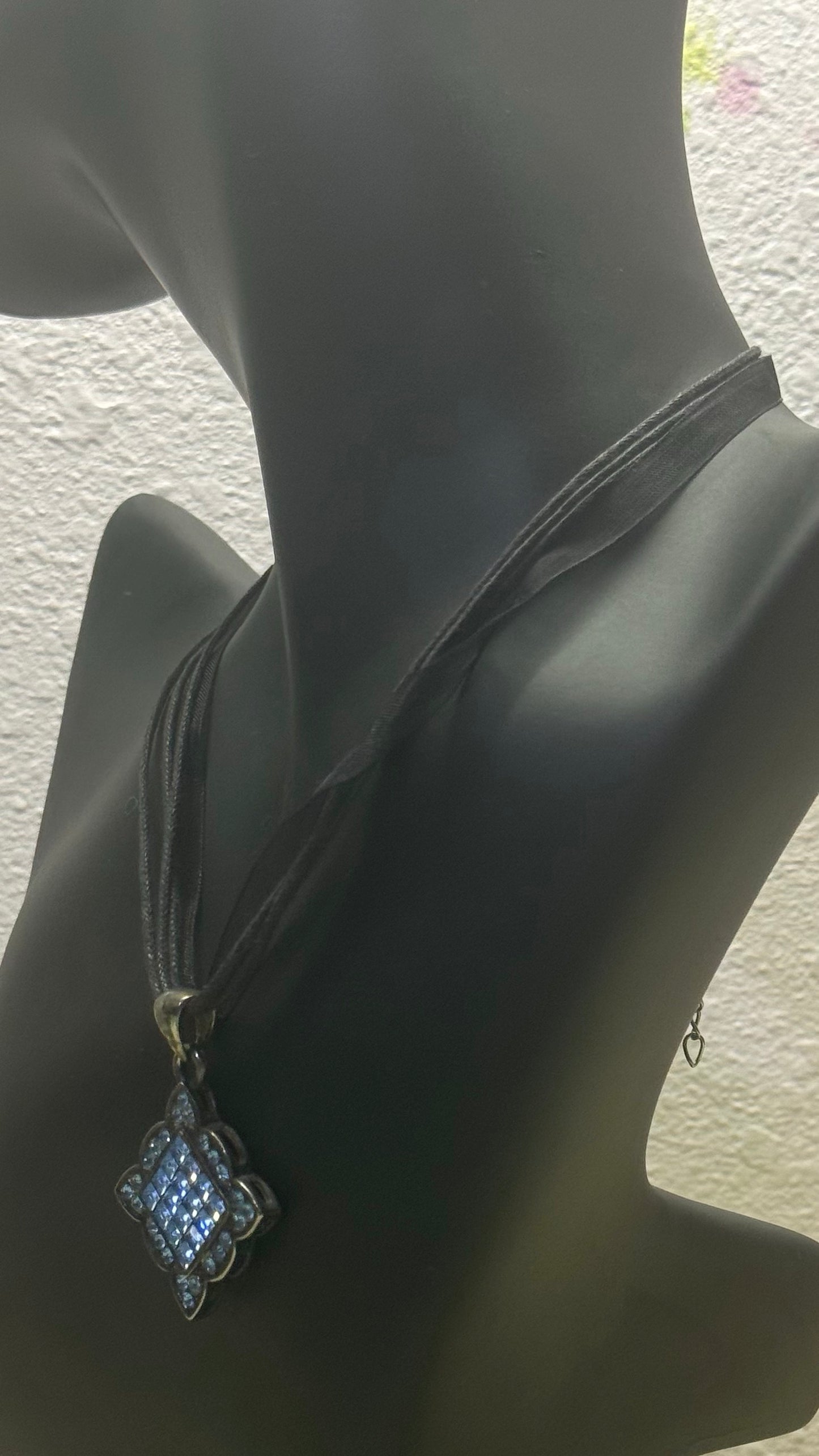 Vintage Y2K Midnight Mosaic Pendant Choker Necklace 20” length