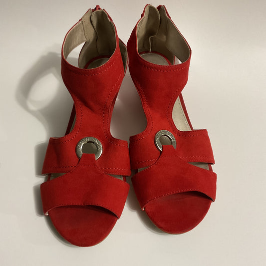 Jacklyn Smith Women’s Red Dress Sandals Size 9M.