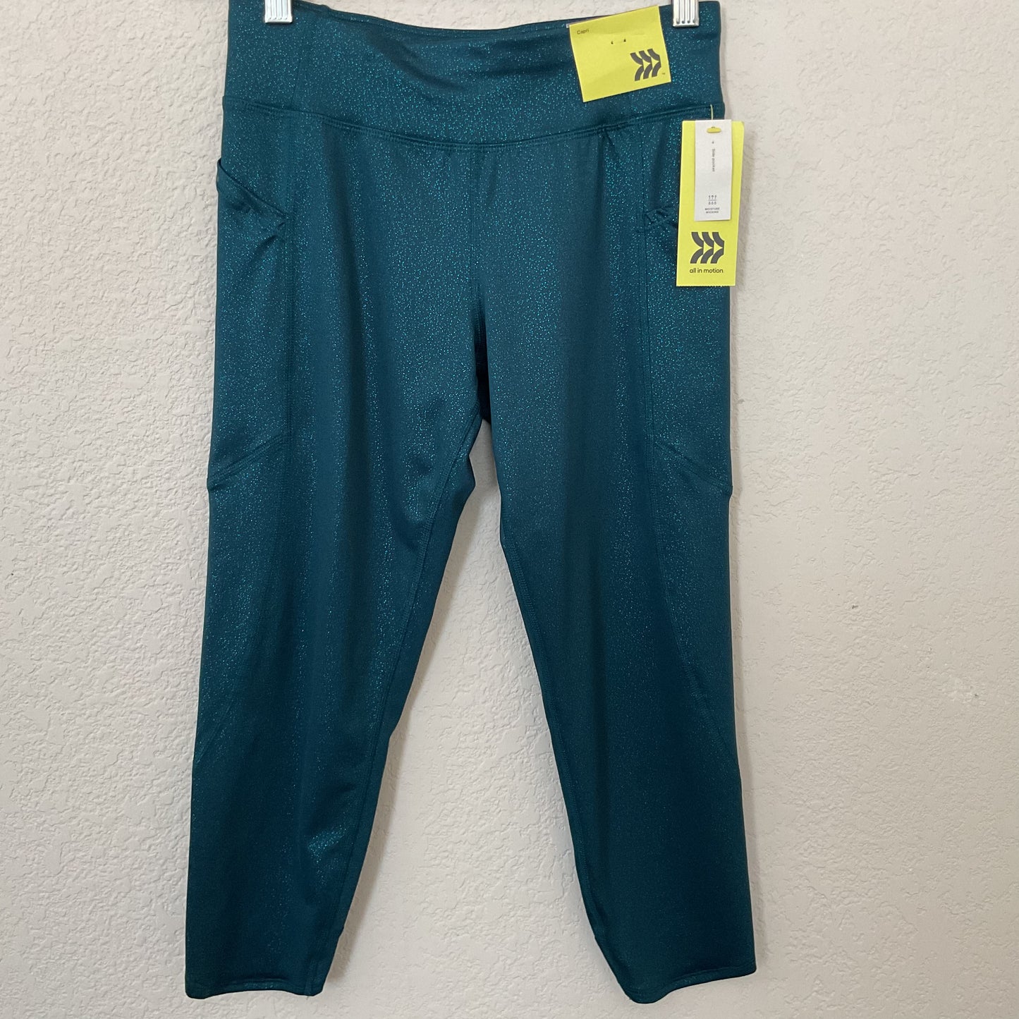 NWT All In Motion Girls Active Capri Leggings With Pockets Size XL(14-16).