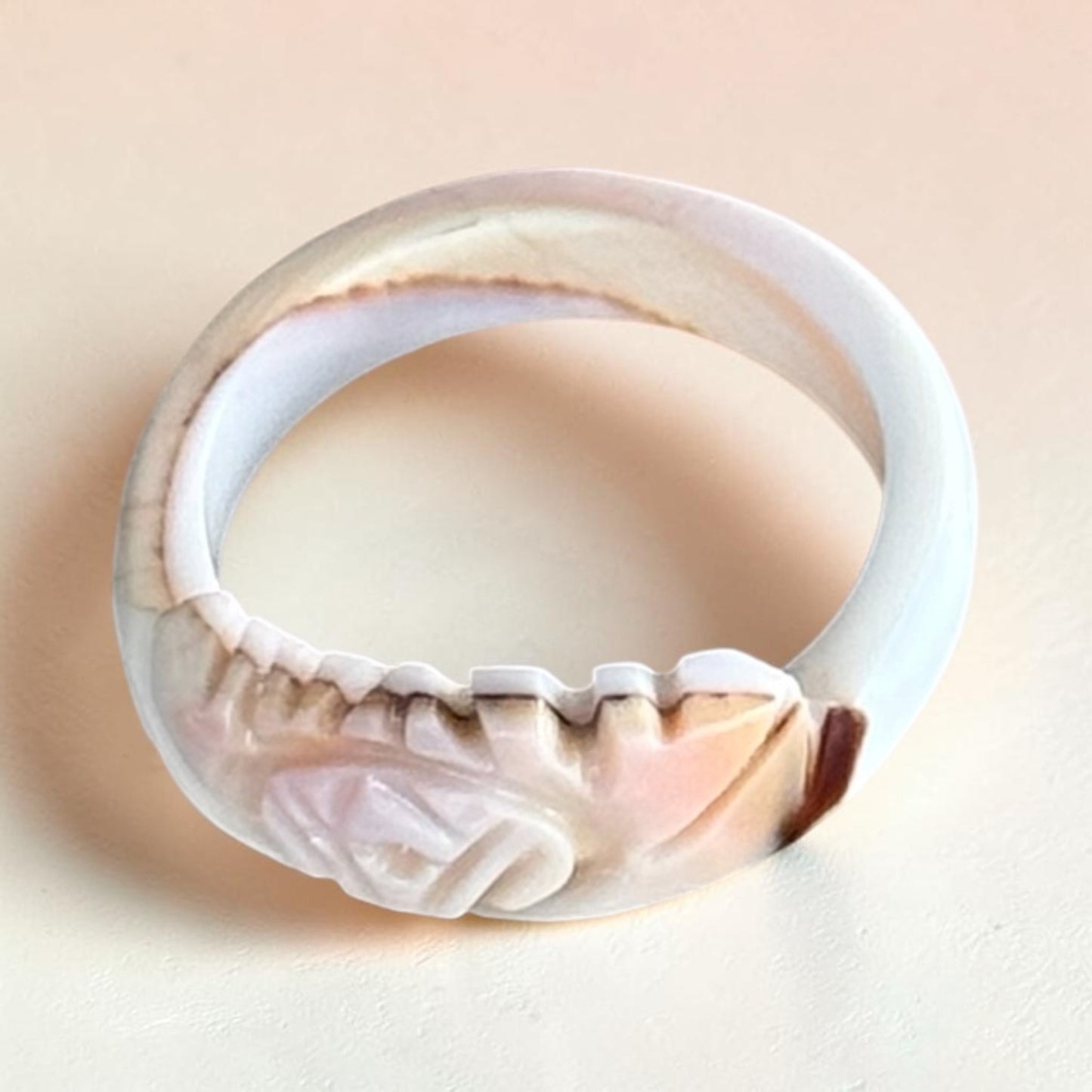 Vintage Hand-Carved Natural Seashell Geometric Flower Band Ring 8 (1/2) inch