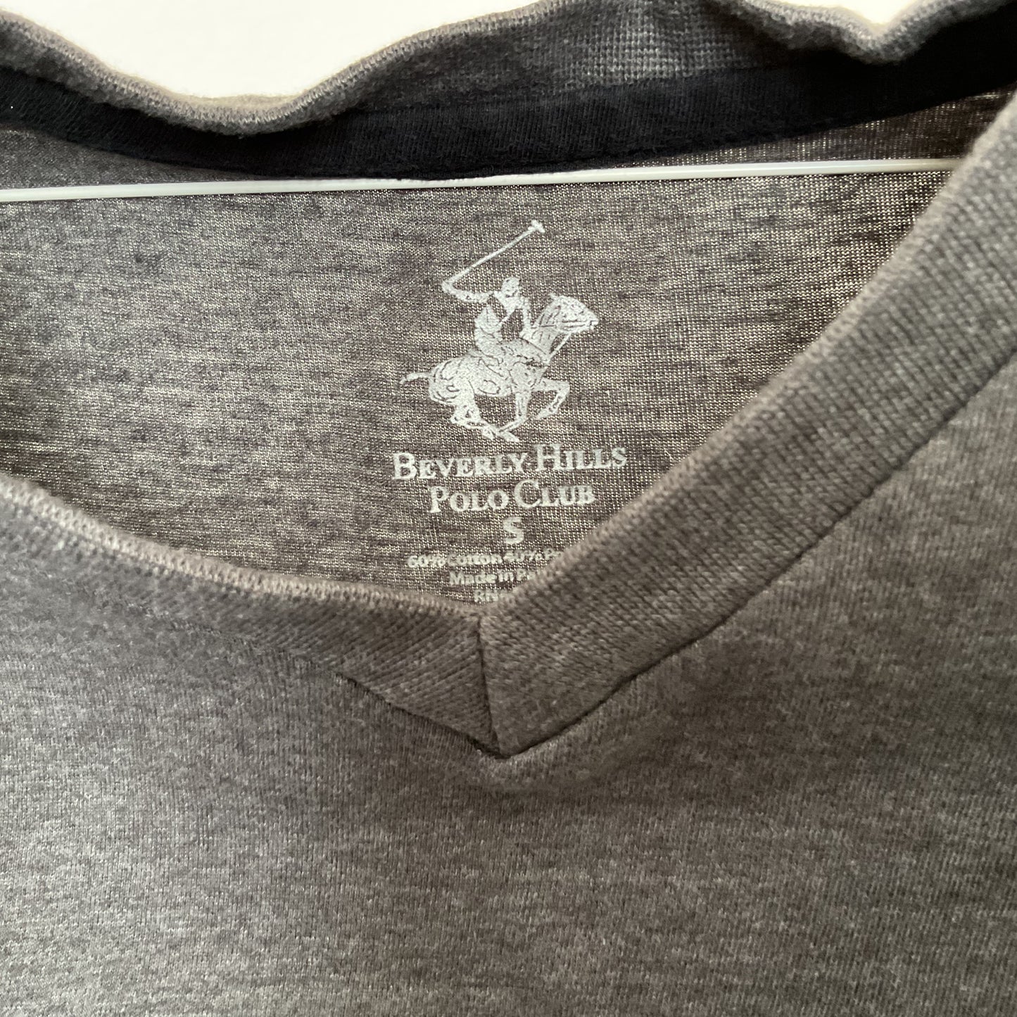 Beverly Hills Polo Club  V Neck Kids T-Shirt Size S(8/10).