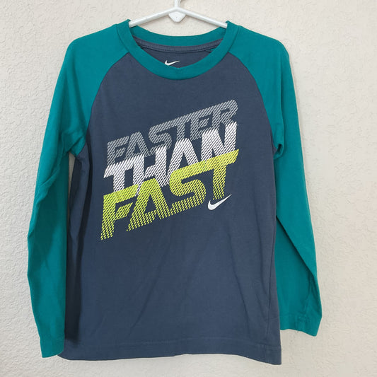 Nike Graphic Long Sleeve Boys T-shirt Size 7.