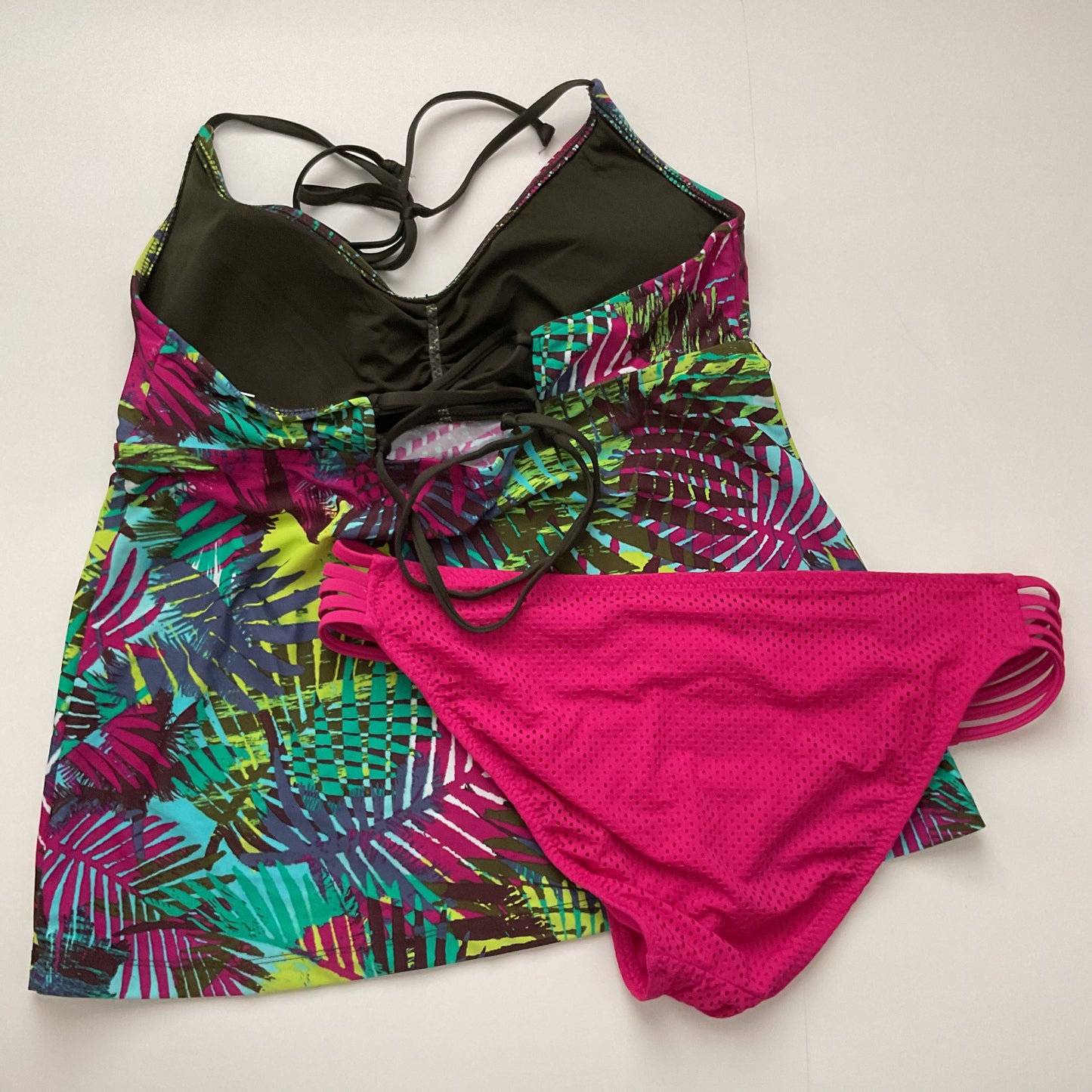 Mossimo Leaves Women’s Swimming 2 Piece Set Size L.