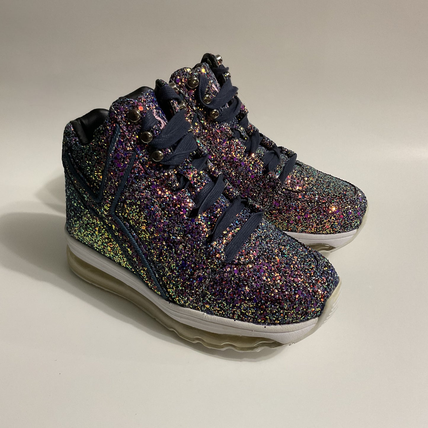 NWOT Y-R-U Qosmo Aiire Glitter Purple Women’s Tennis Shoes Size 6.