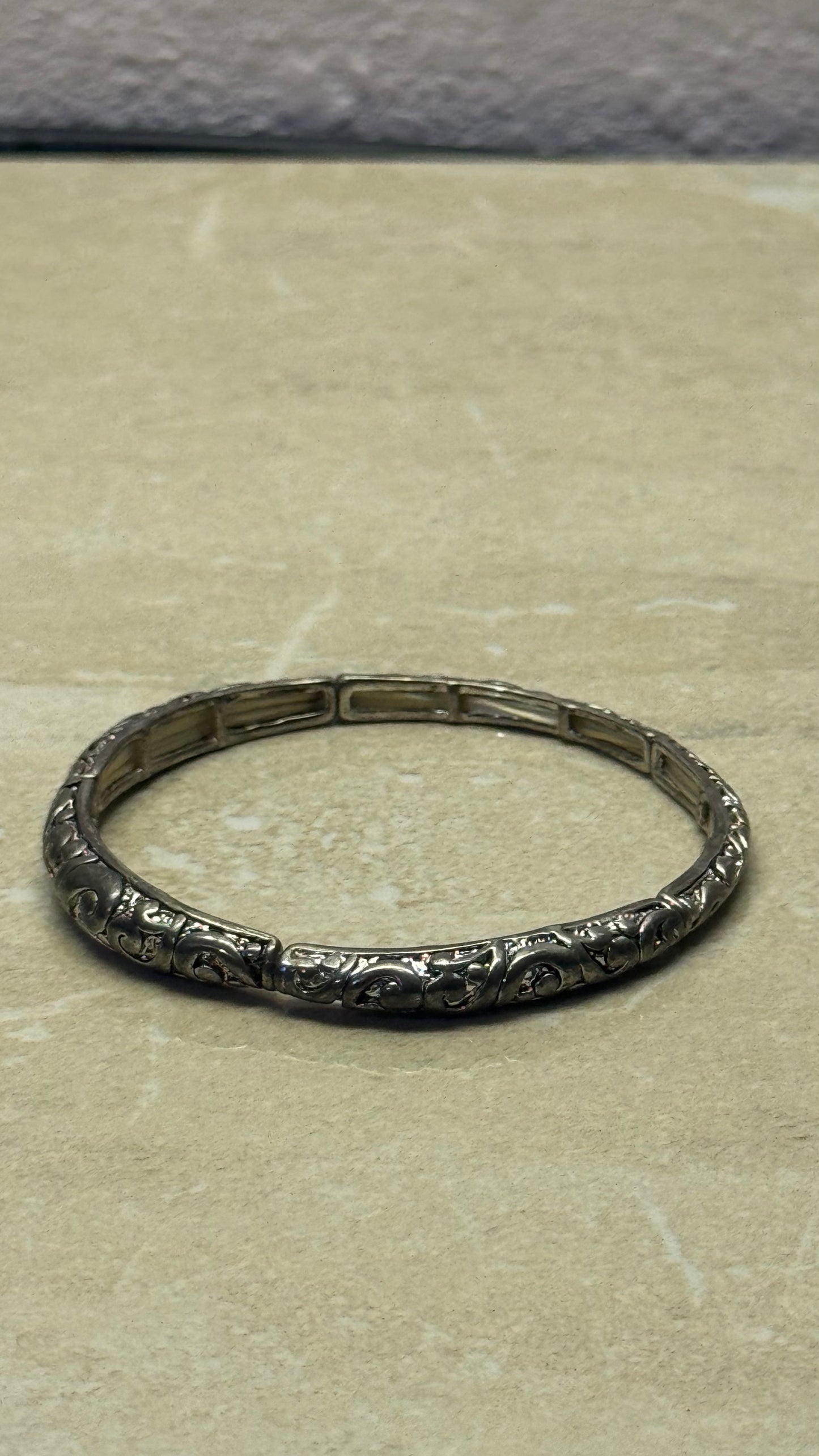 Vintage-Style Ornate Scrollwork Silver-Tone Stretch Segment Bangle Bracelet