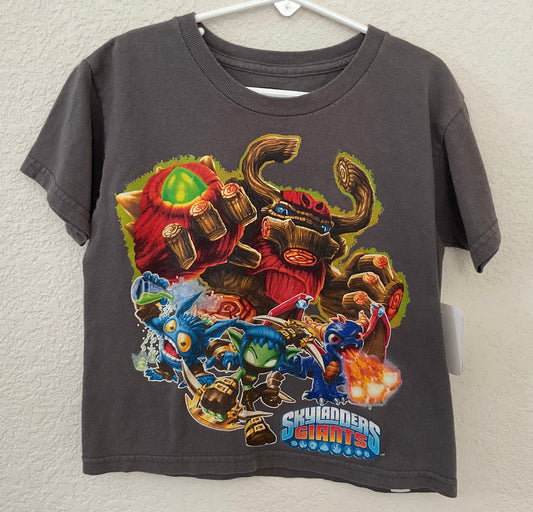 Skylanders Giants characters Graphic T-shirt Size XS(4-5).