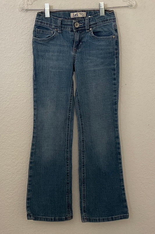 L.E.I. Chelsea Low Rise Boot Cut Girls Jeans Size 8S.