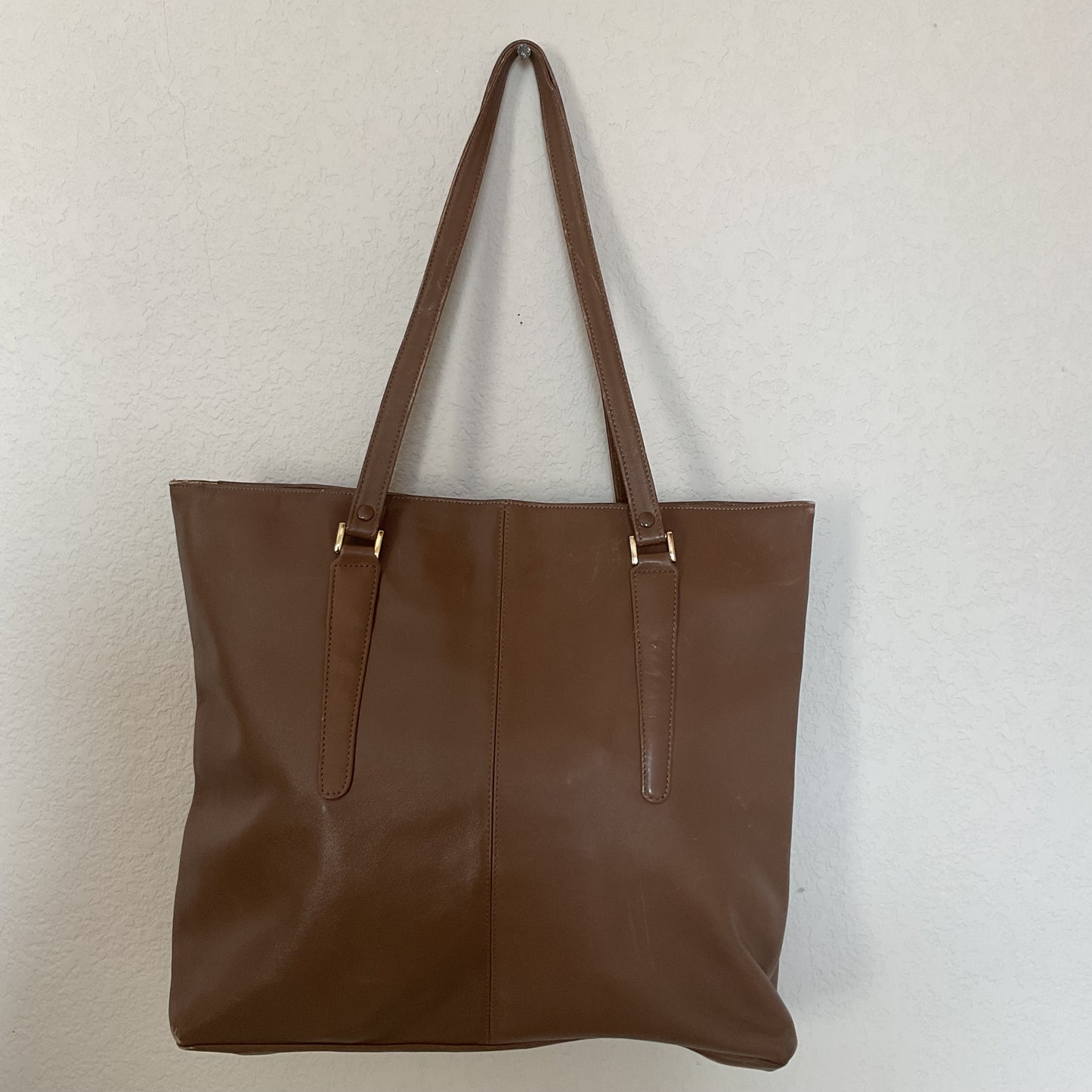 Vintage Demure Tan Leather Shoulder Bag