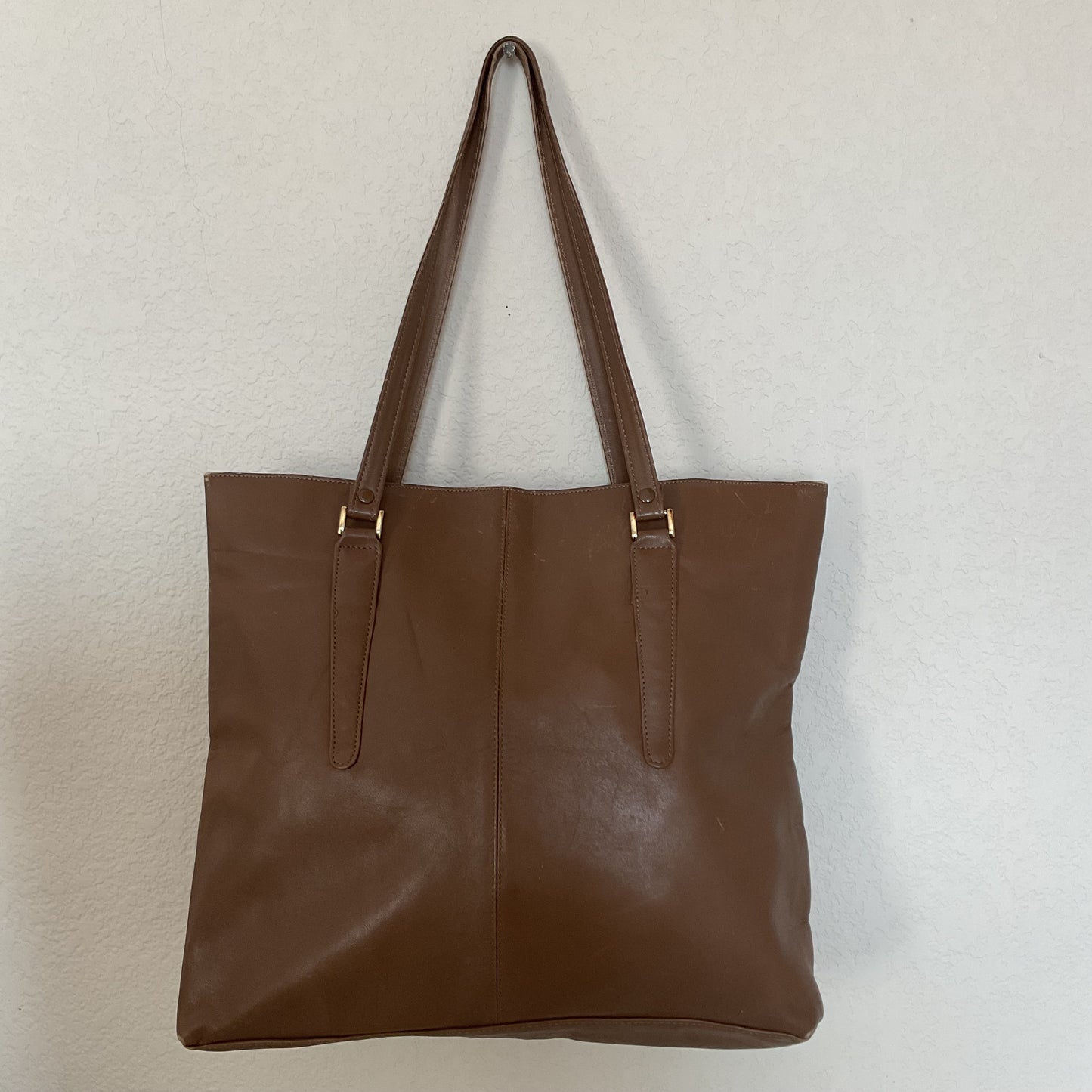 Vintage Demure Tan Leather Shoulder Bag