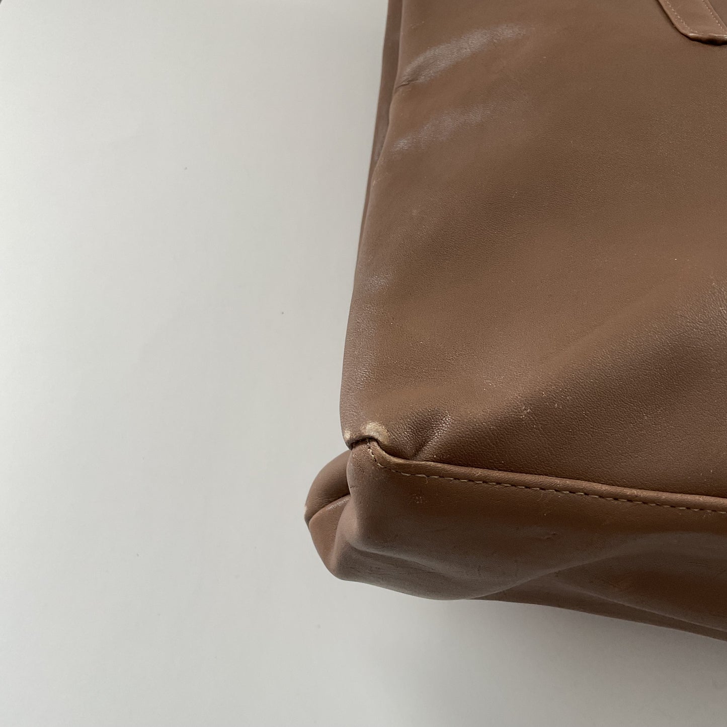 Vintage Demure Tan Leather Shoulder Bag