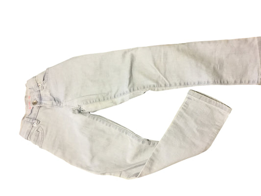 Place Light-Colored Girl's Pants