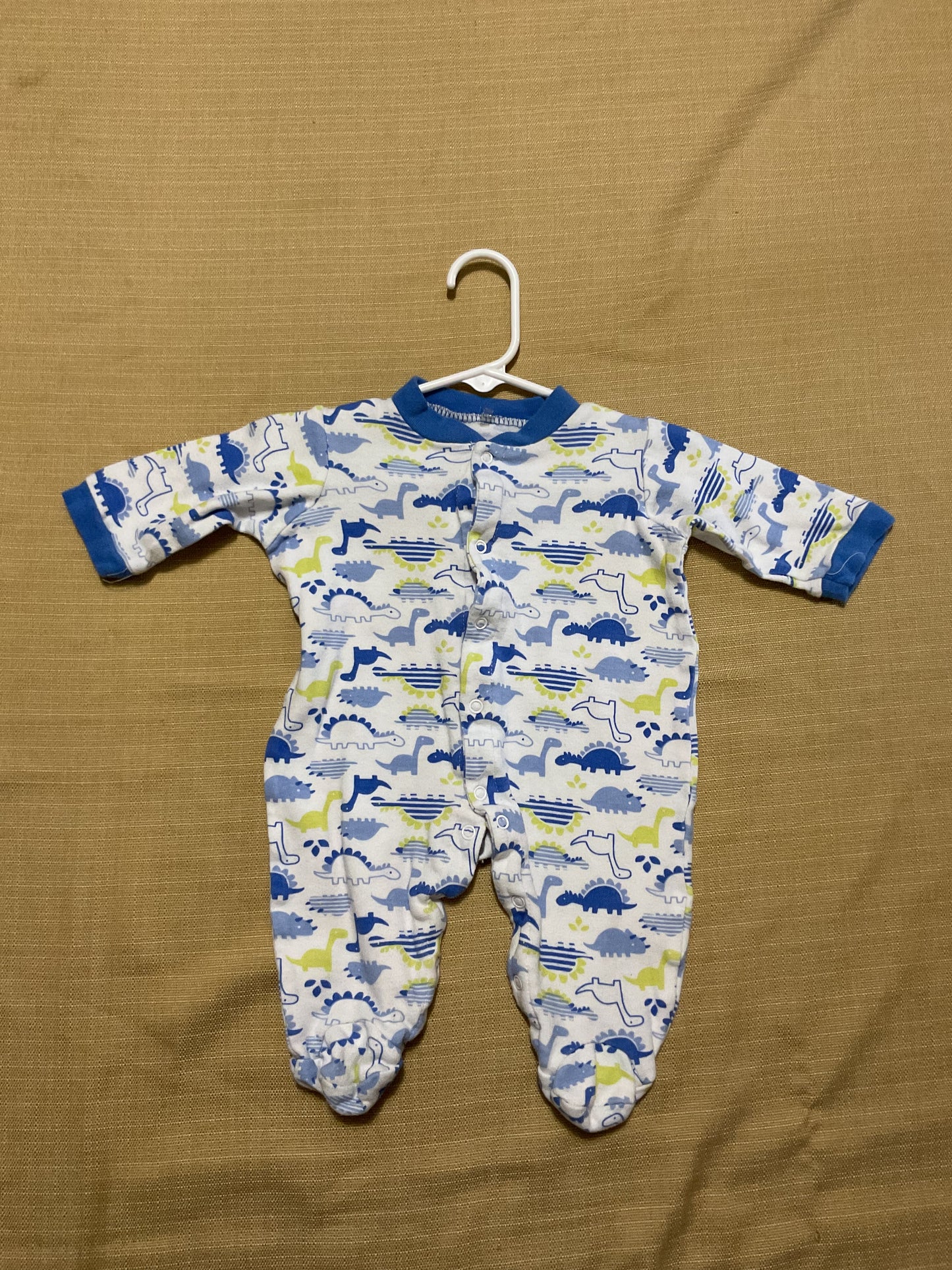 Dinosaur Themed 6 Piece Baby Boy Wardrobe Size 0-3 Months