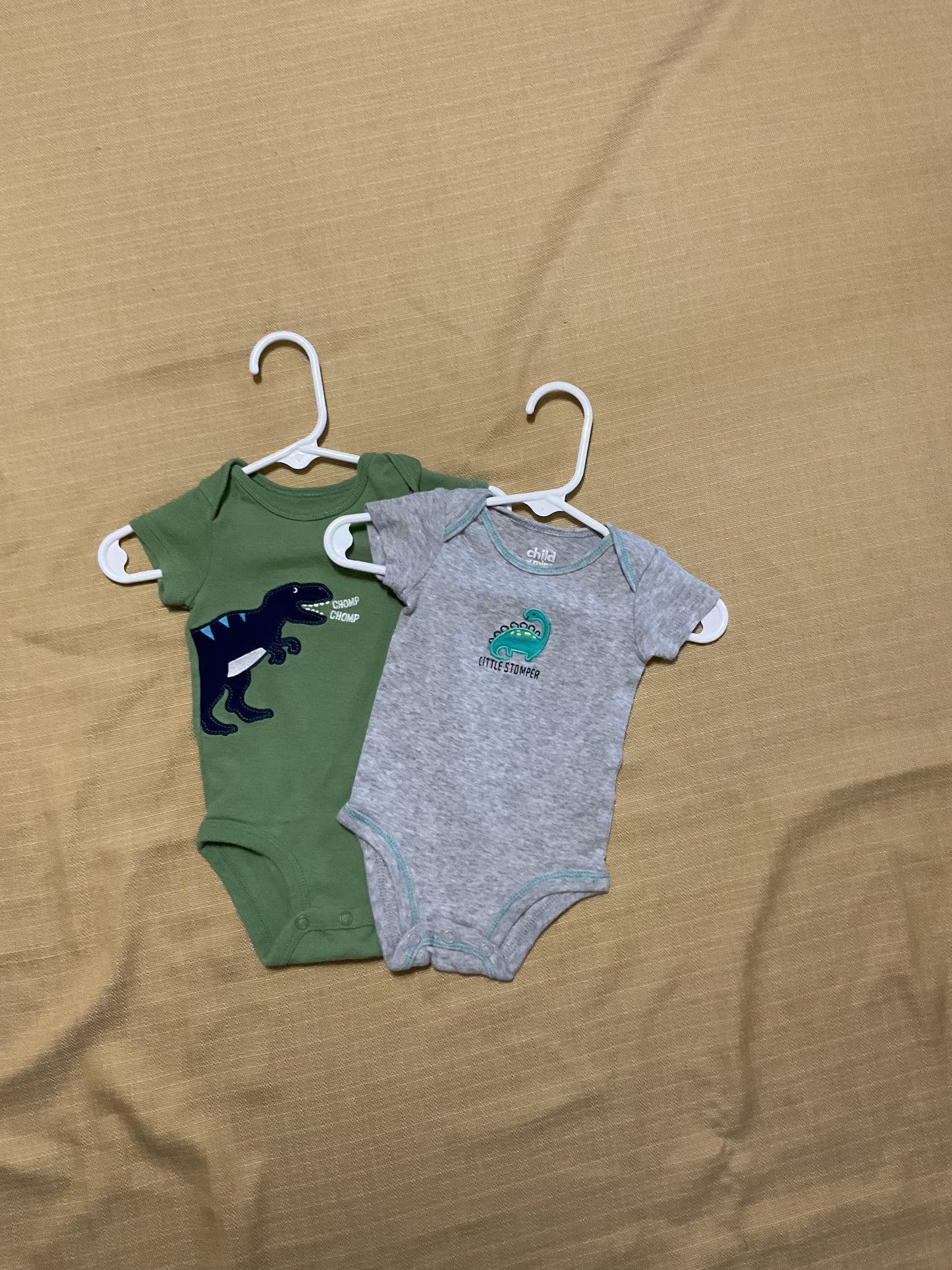 Dinosaur Themed 6 Piece Baby Boy Wardrobe Size 0-3 Months